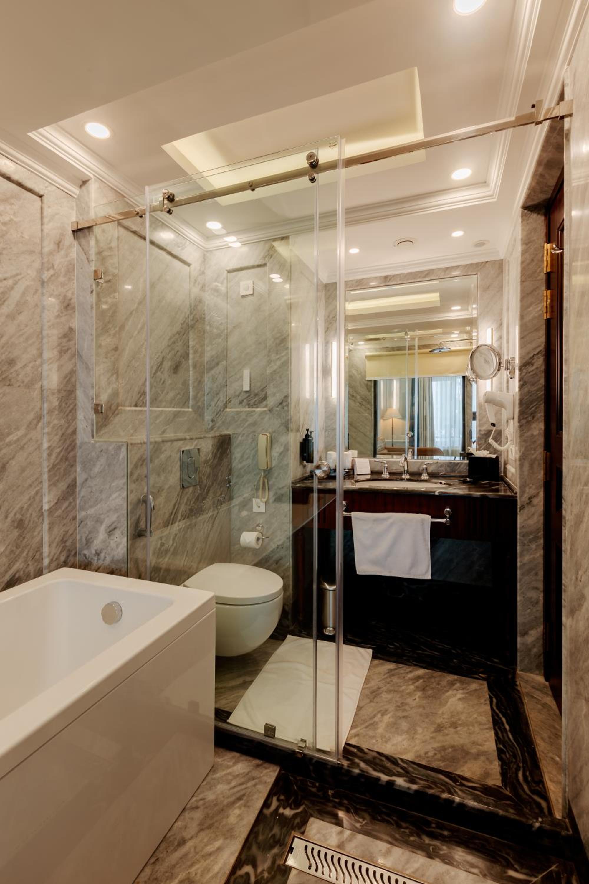 Executive Suite with Pool View - Photo 9
