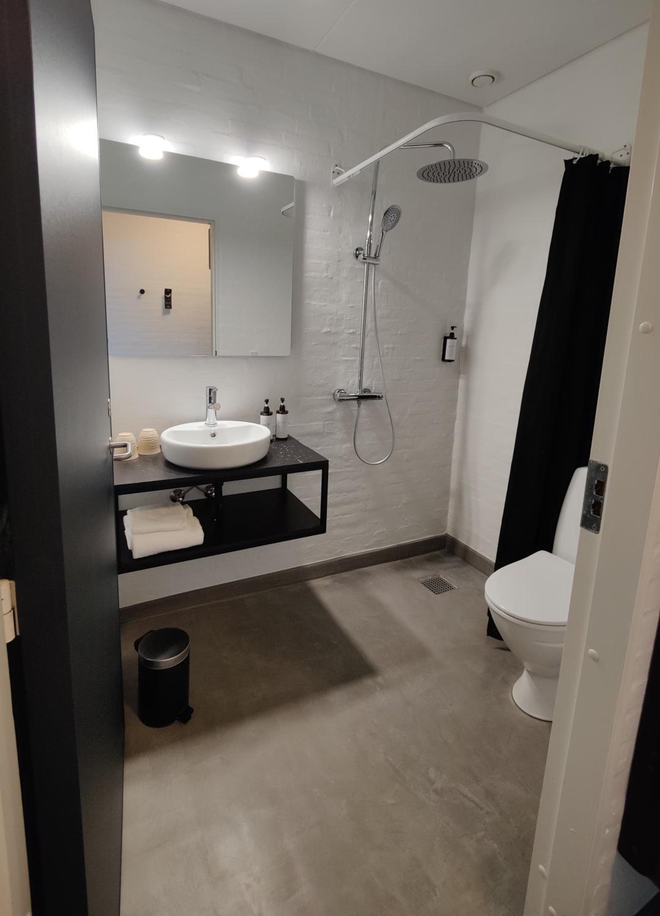 Standard Double or Twin Room photo 3