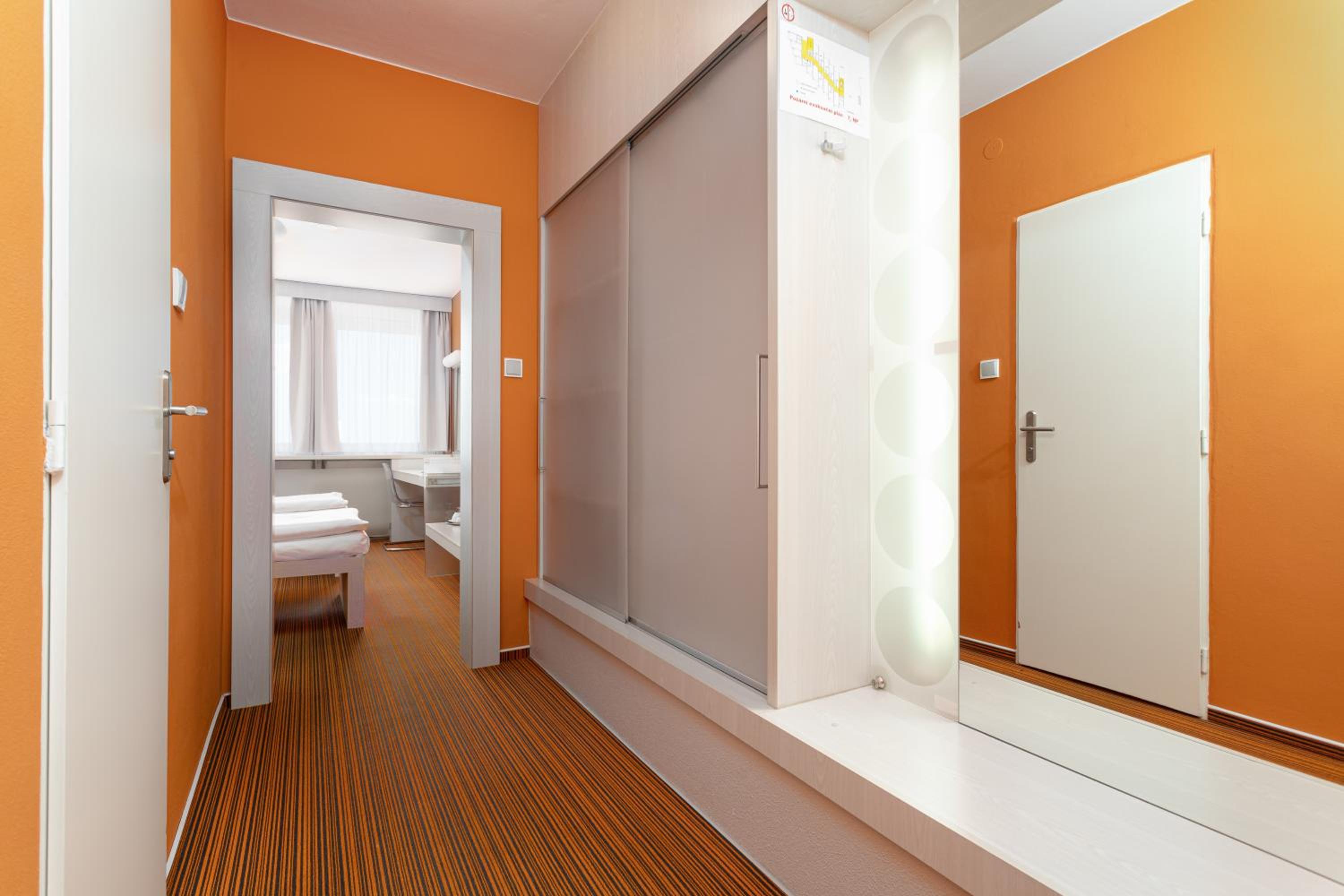 Deluxe Twin Room - Photo 5