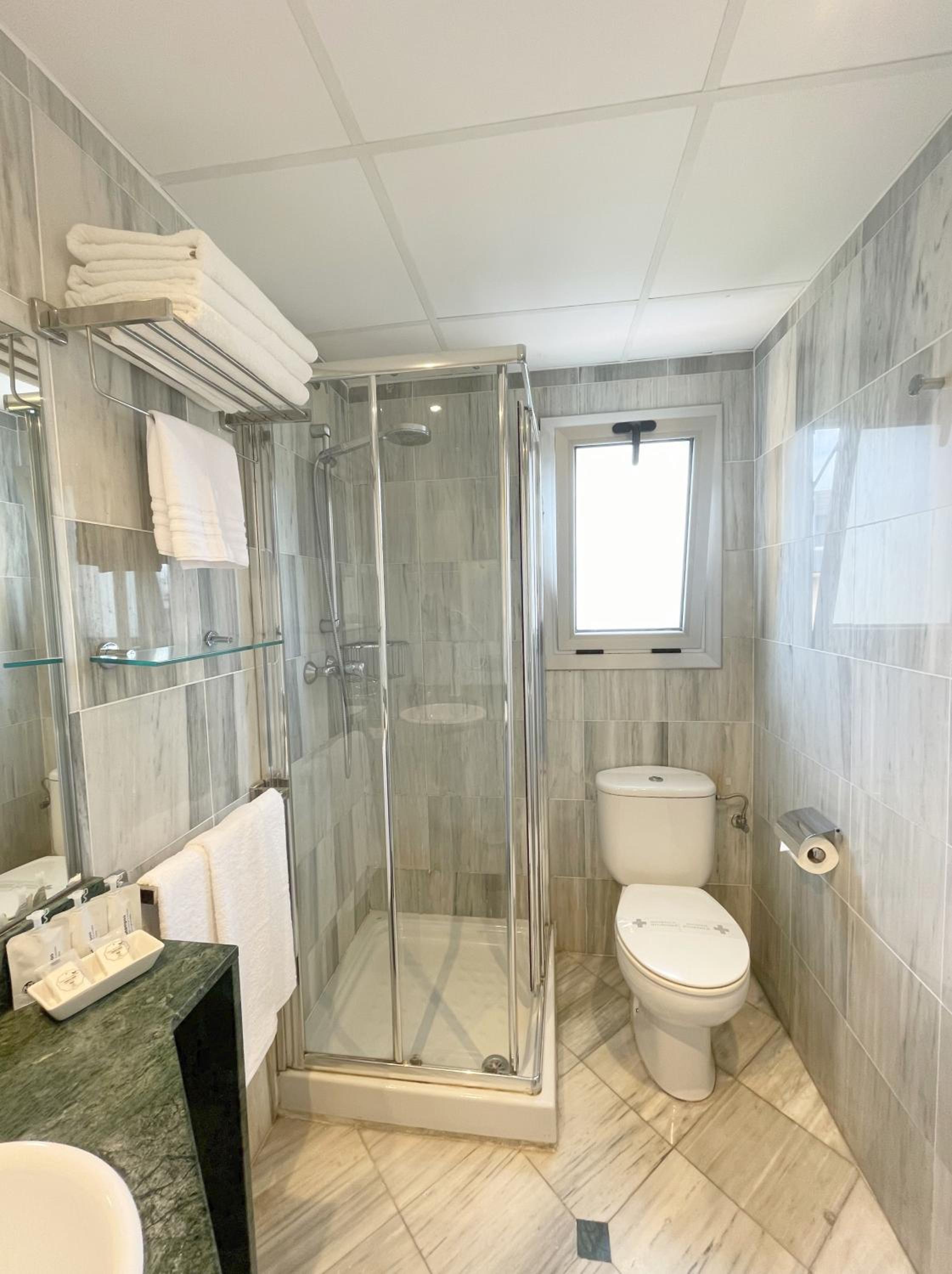 Double or Twin Room - Photo 14