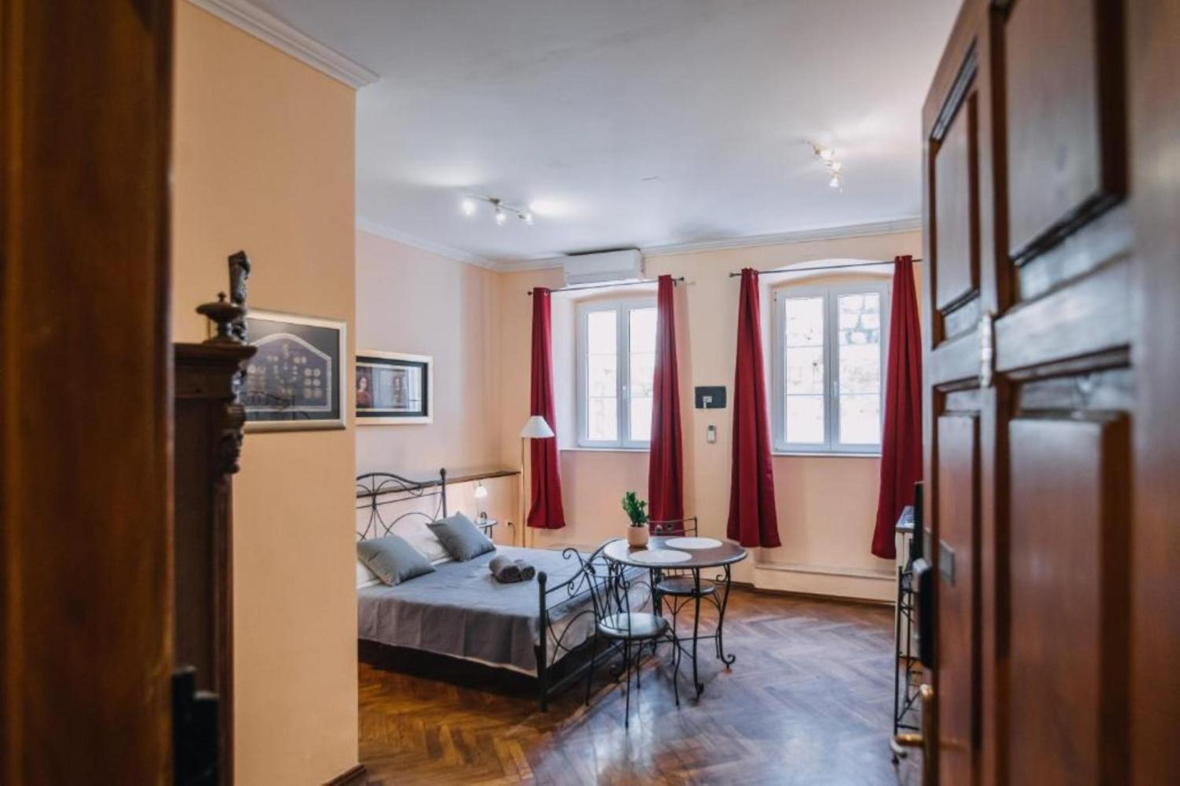 Standard Studio Apartment 2
Standard Studio-Apartment 2