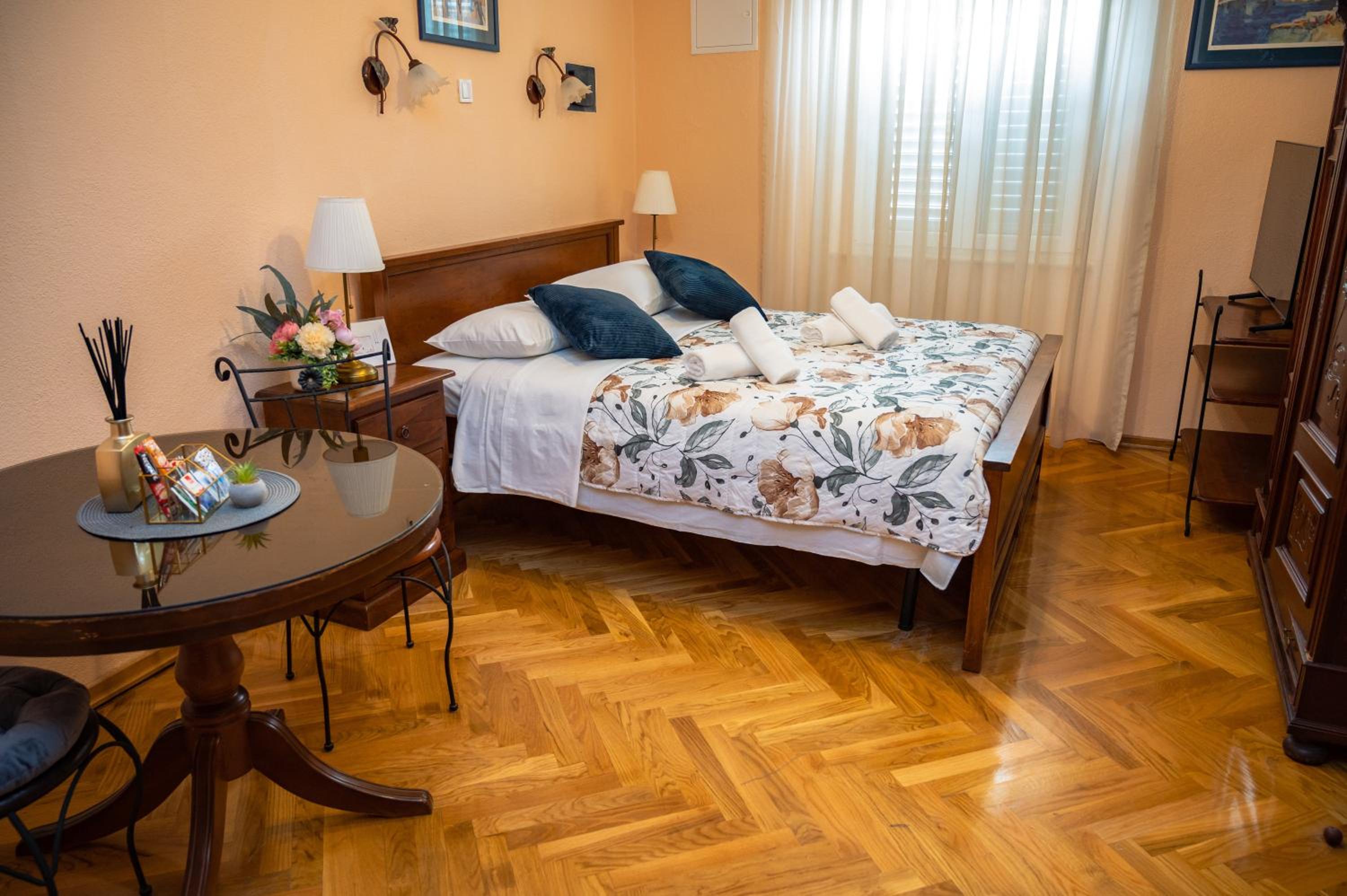 Deluxe Queen Zimmer 6