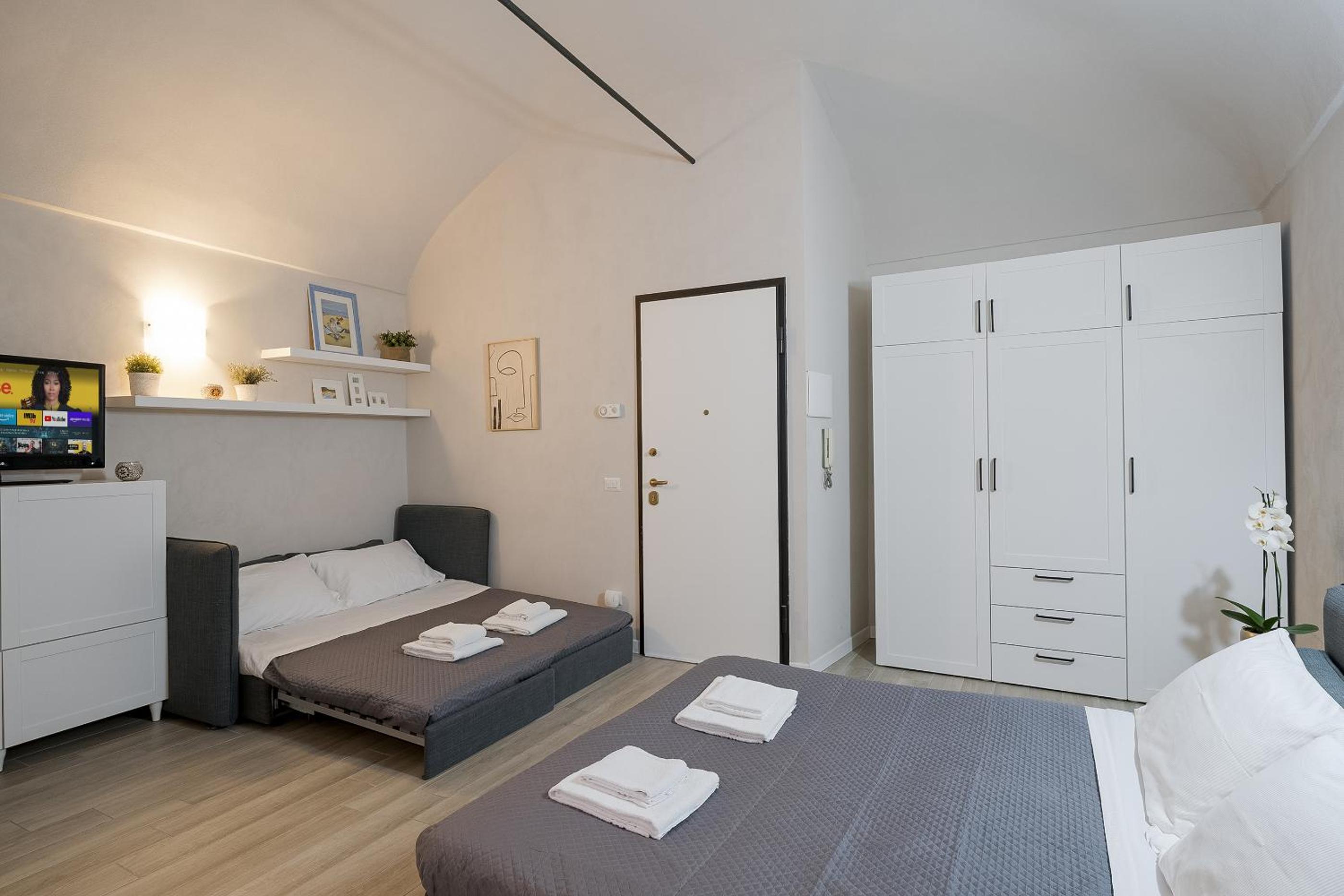 Studio Apartment