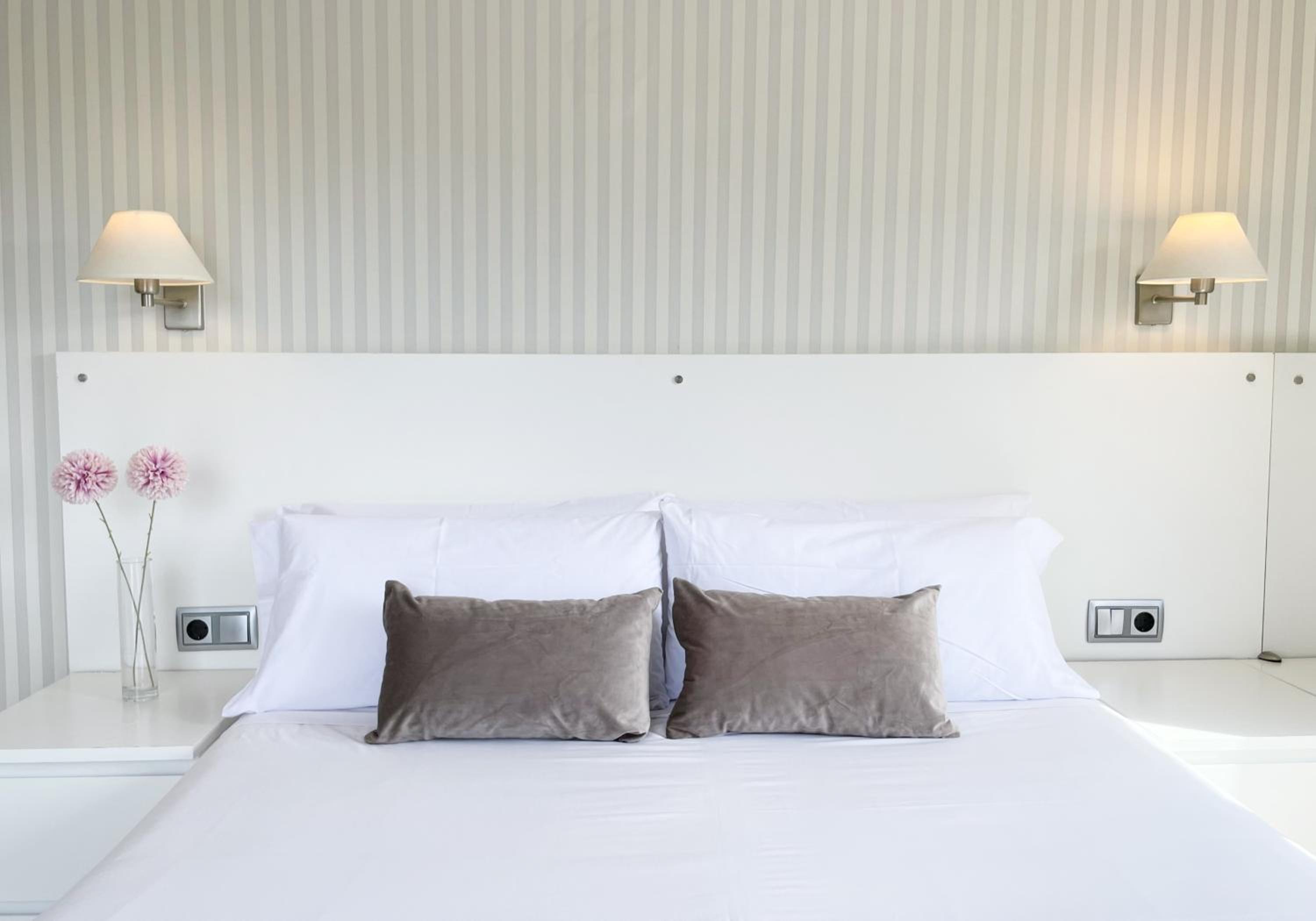 Double or Twin Room - Photo 5