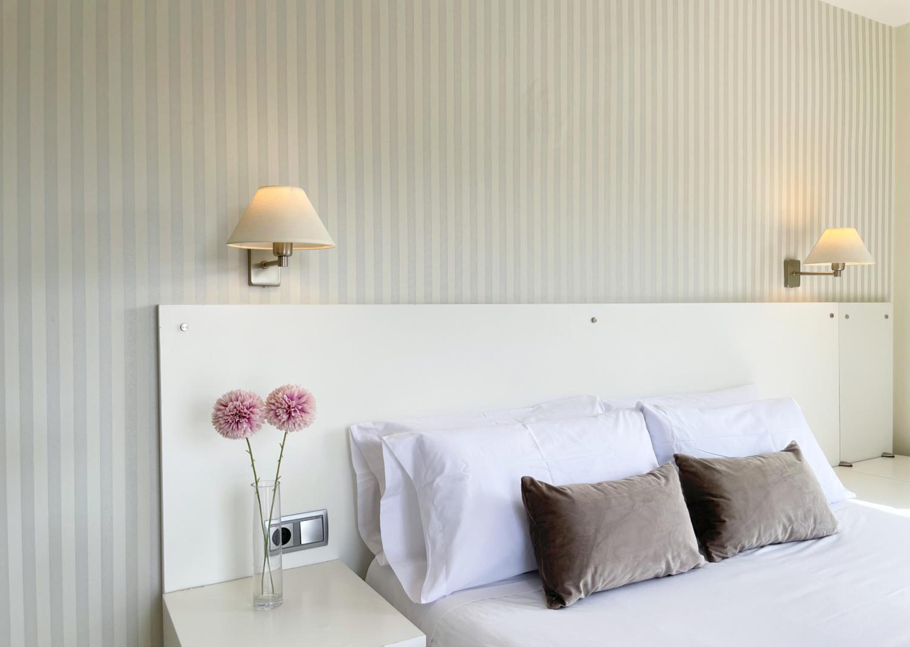 Double or Twin Room - Photo 9