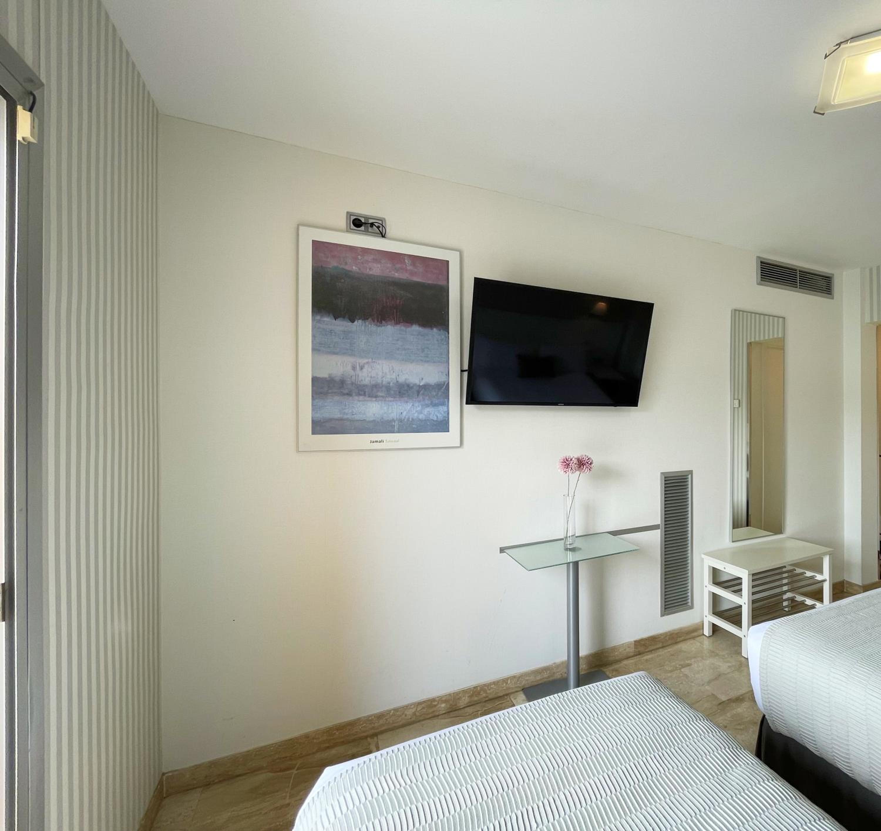 Double or Twin Room - Photo 25