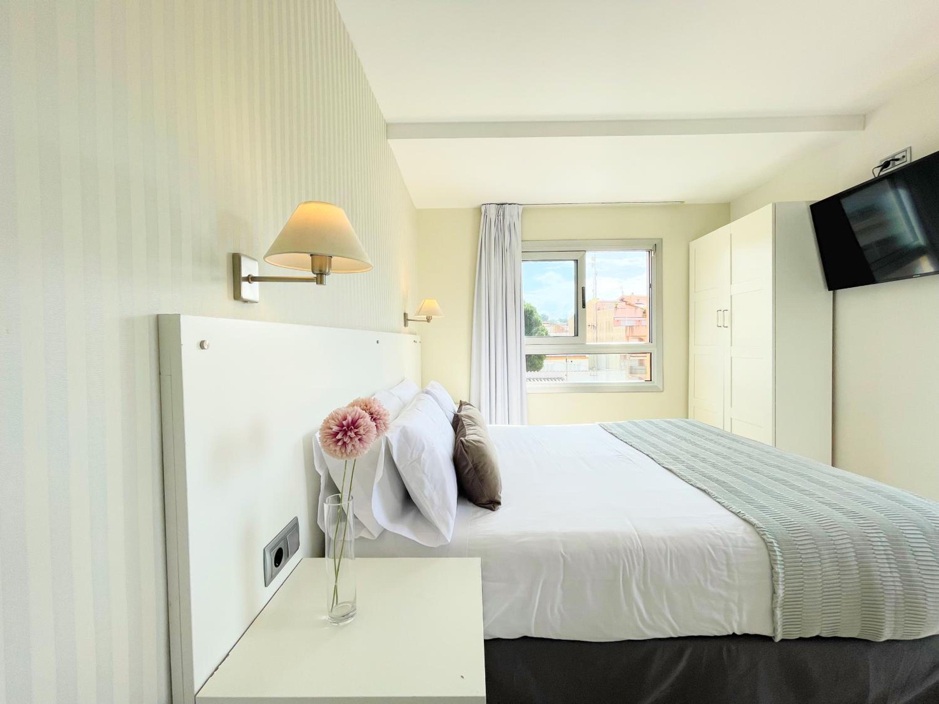 Double or Twin Room - Photo 24