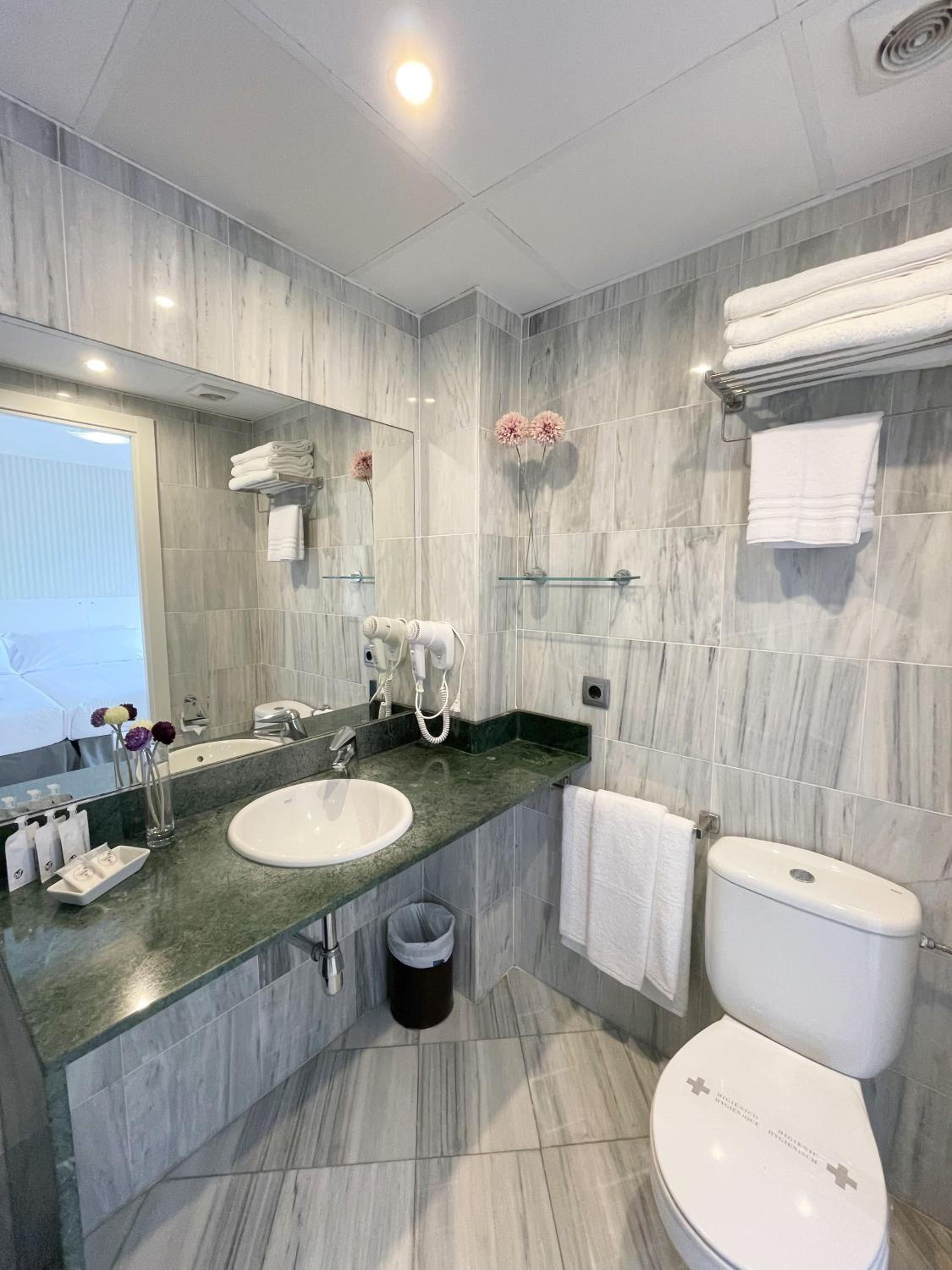 Double or Twin Room - Photo 28