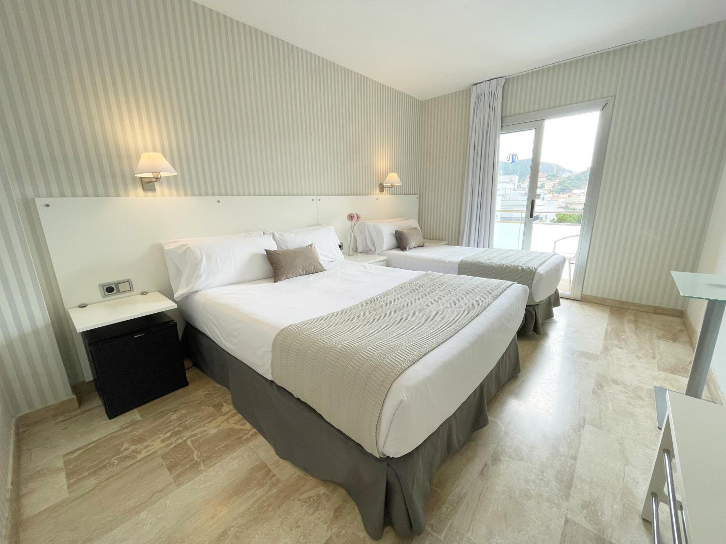 Triple Room - Photo 24