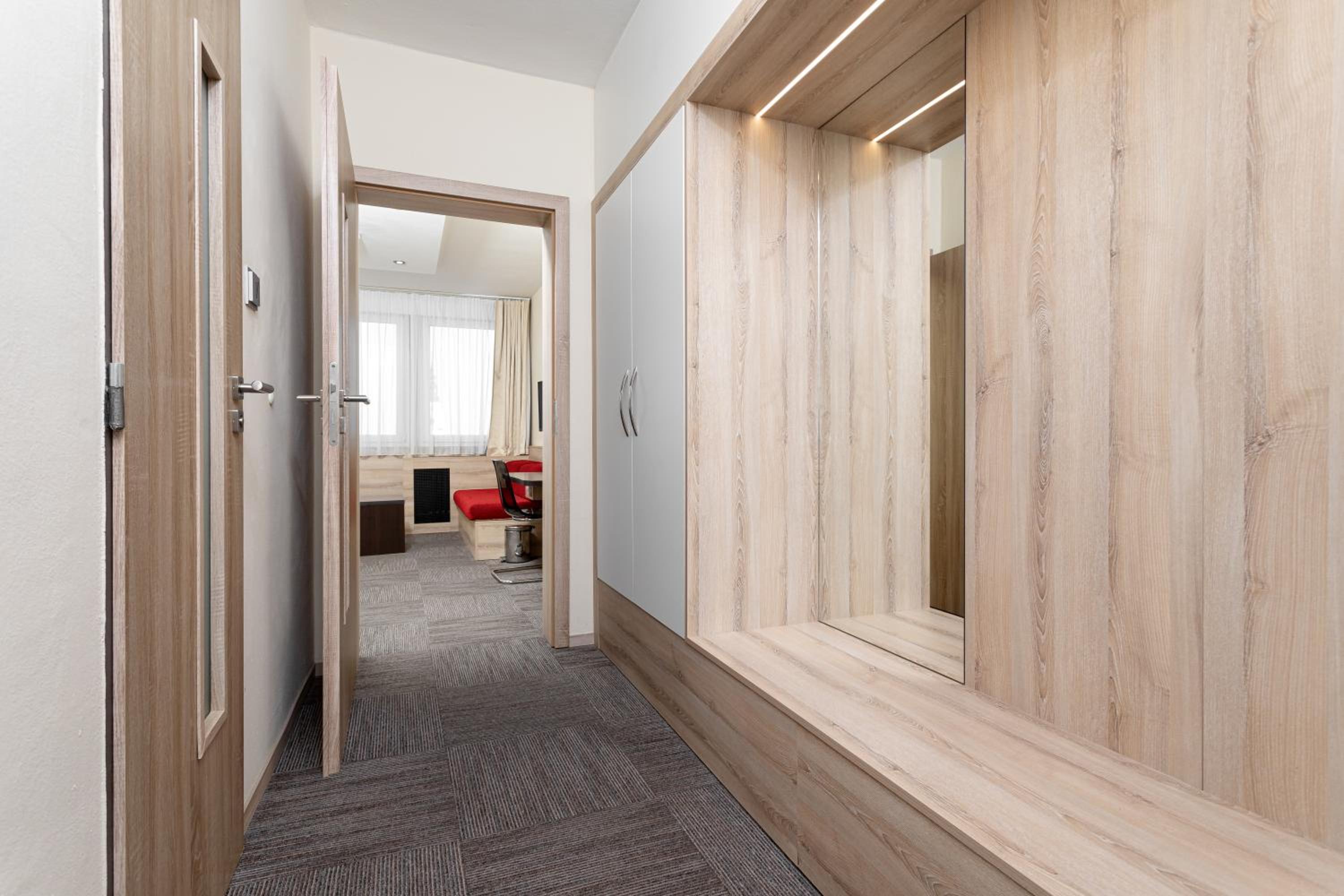 Twin Room with Bath - Photo 7