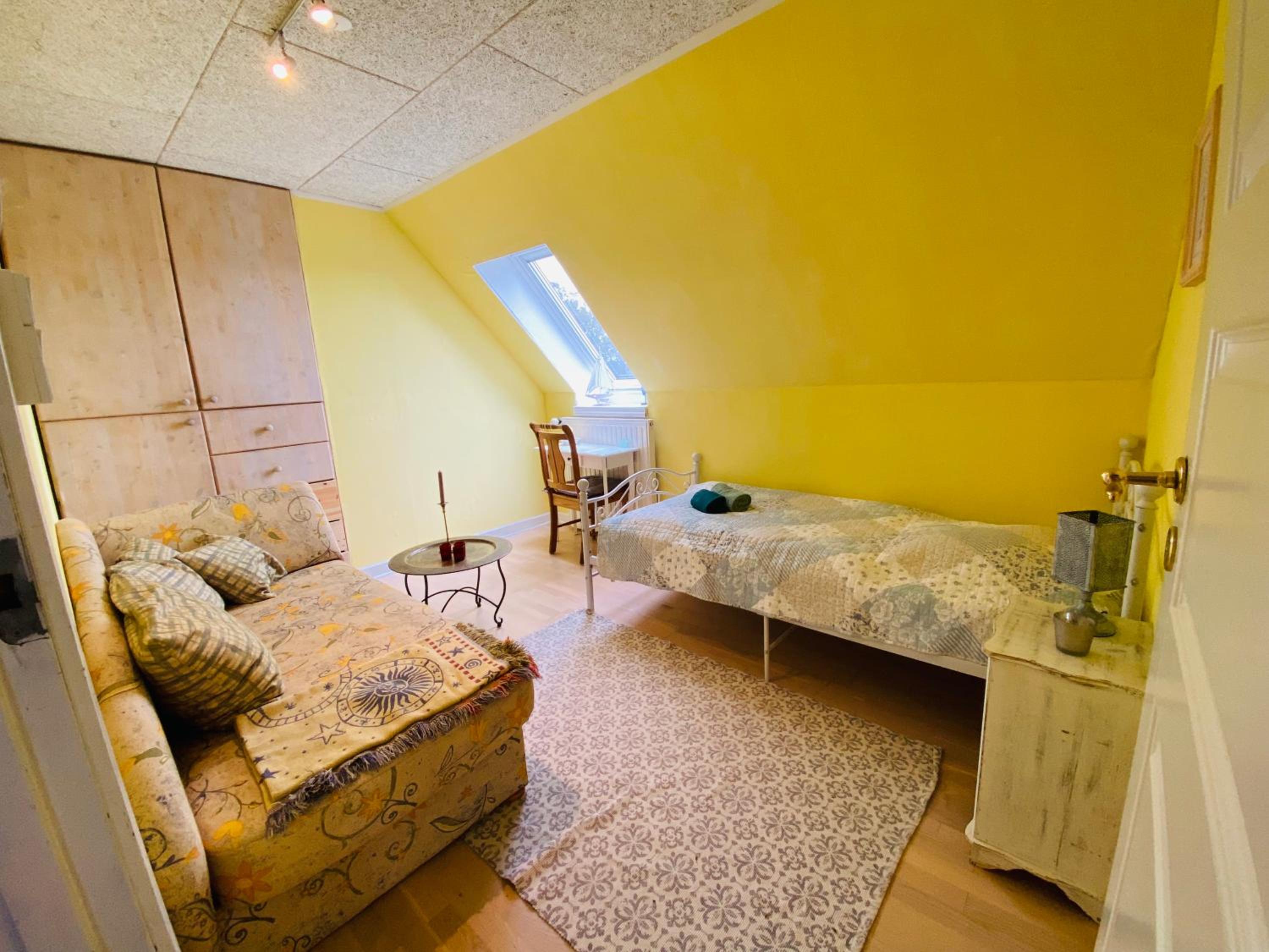 Single Room With Shared Bathroom photo 1