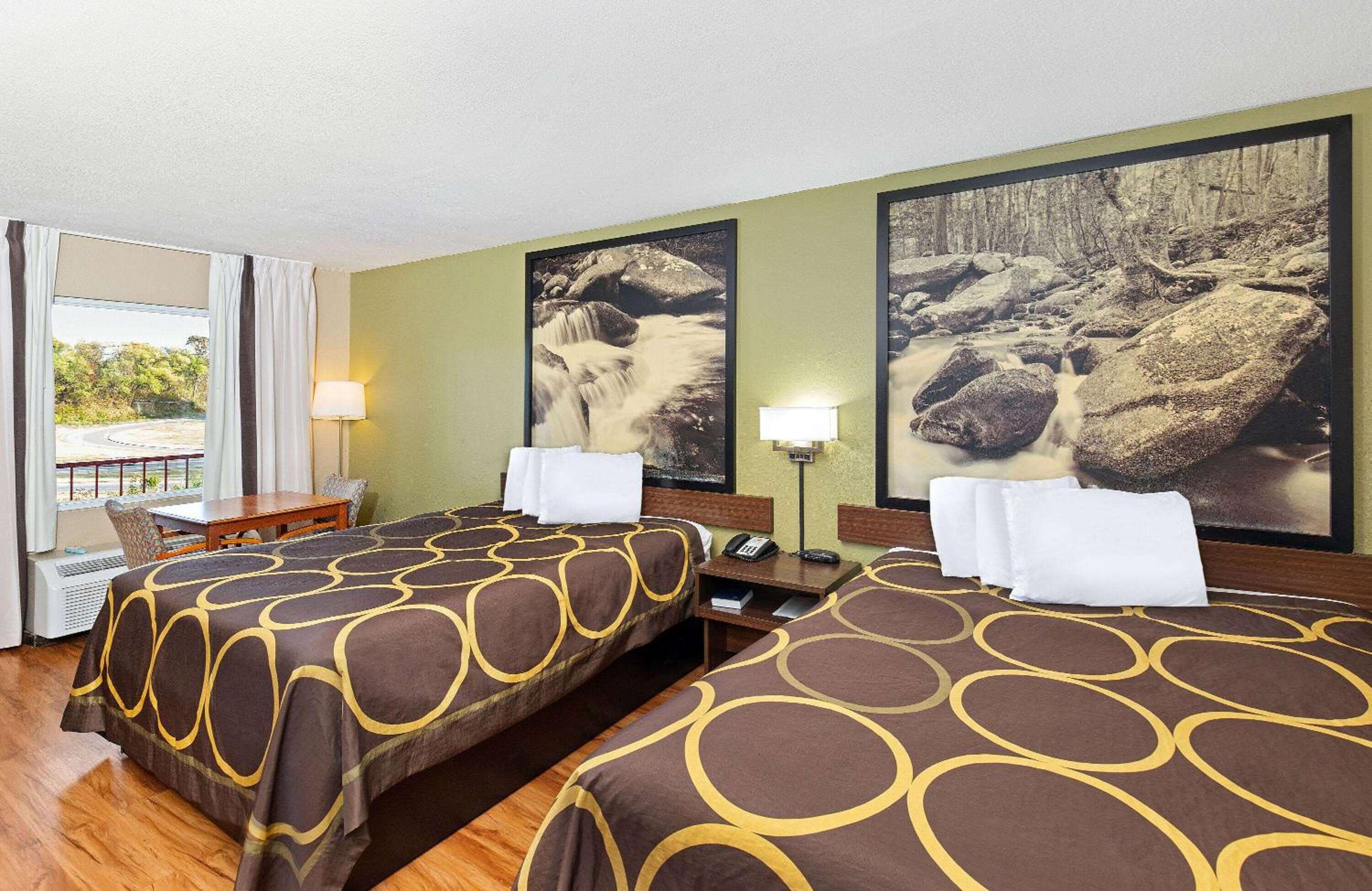 Queen Room with Two Queen Beds - Smoking