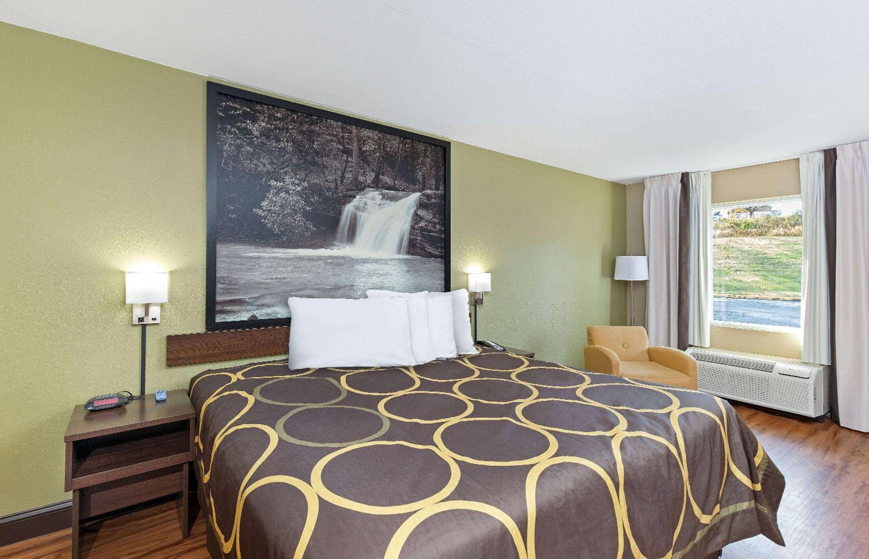King Room - Non-Smoking - Photo 2