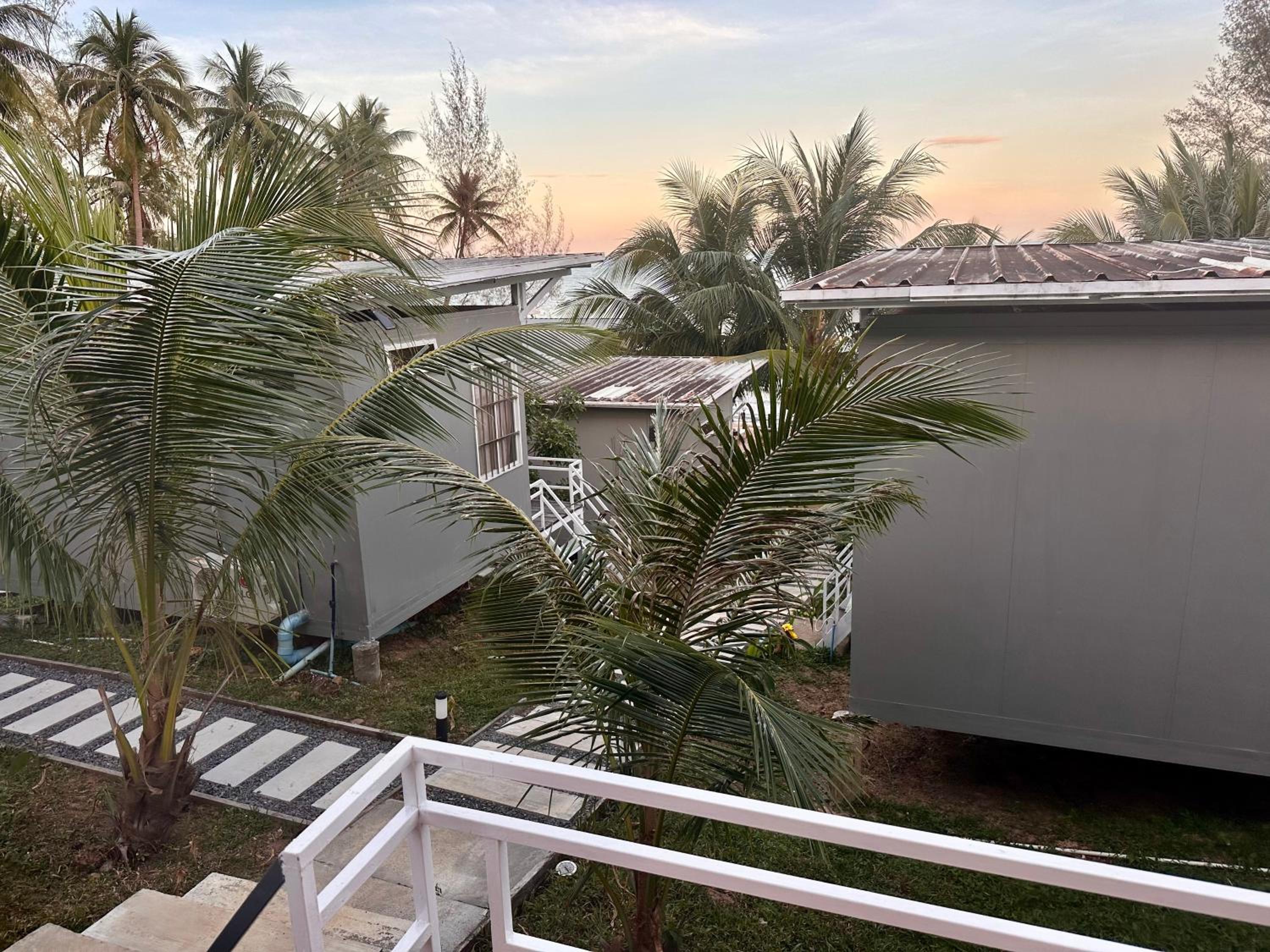 Bungalow With Sea View photo 2
