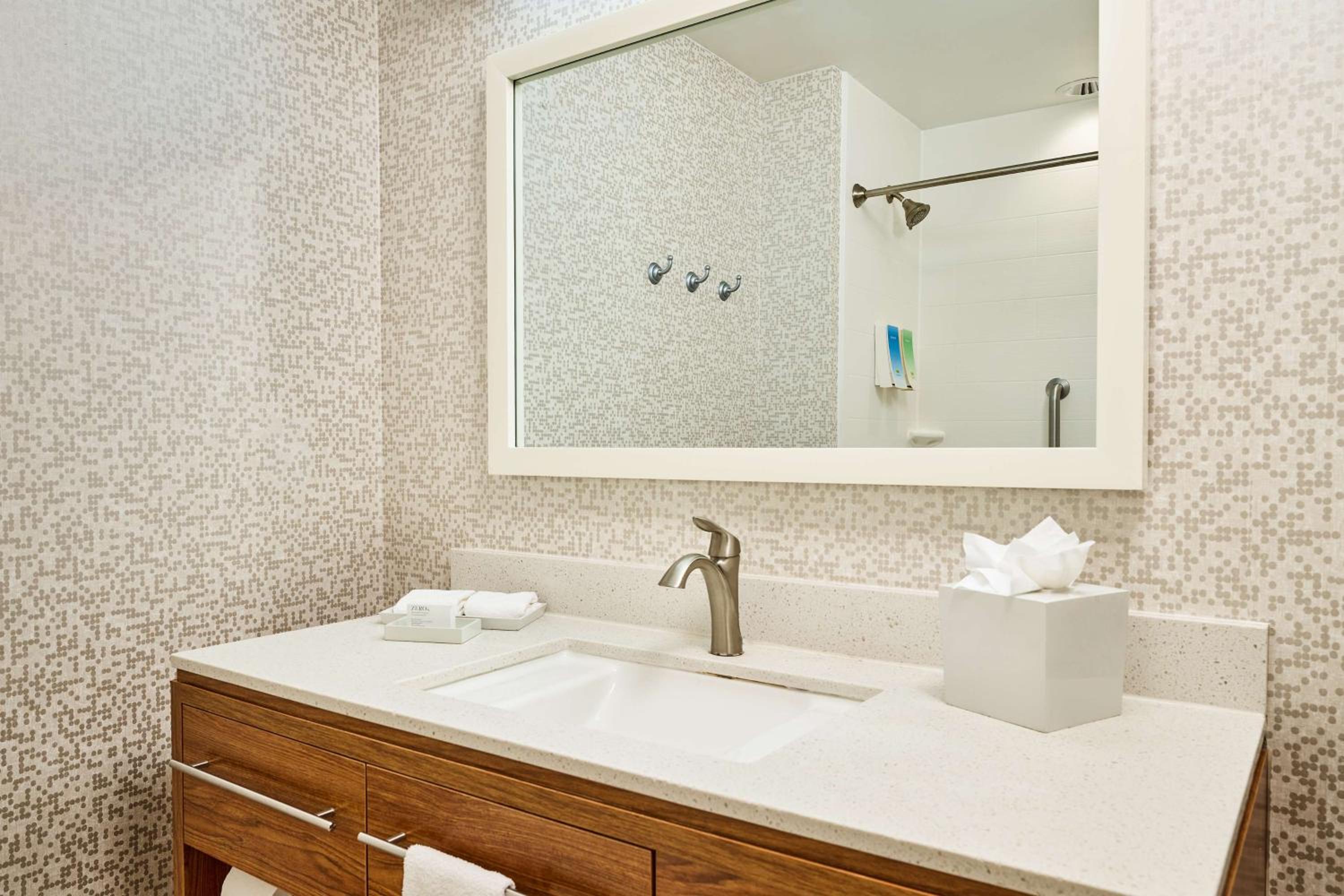 King Studio Suite - Hearing Access/Non-Smoking