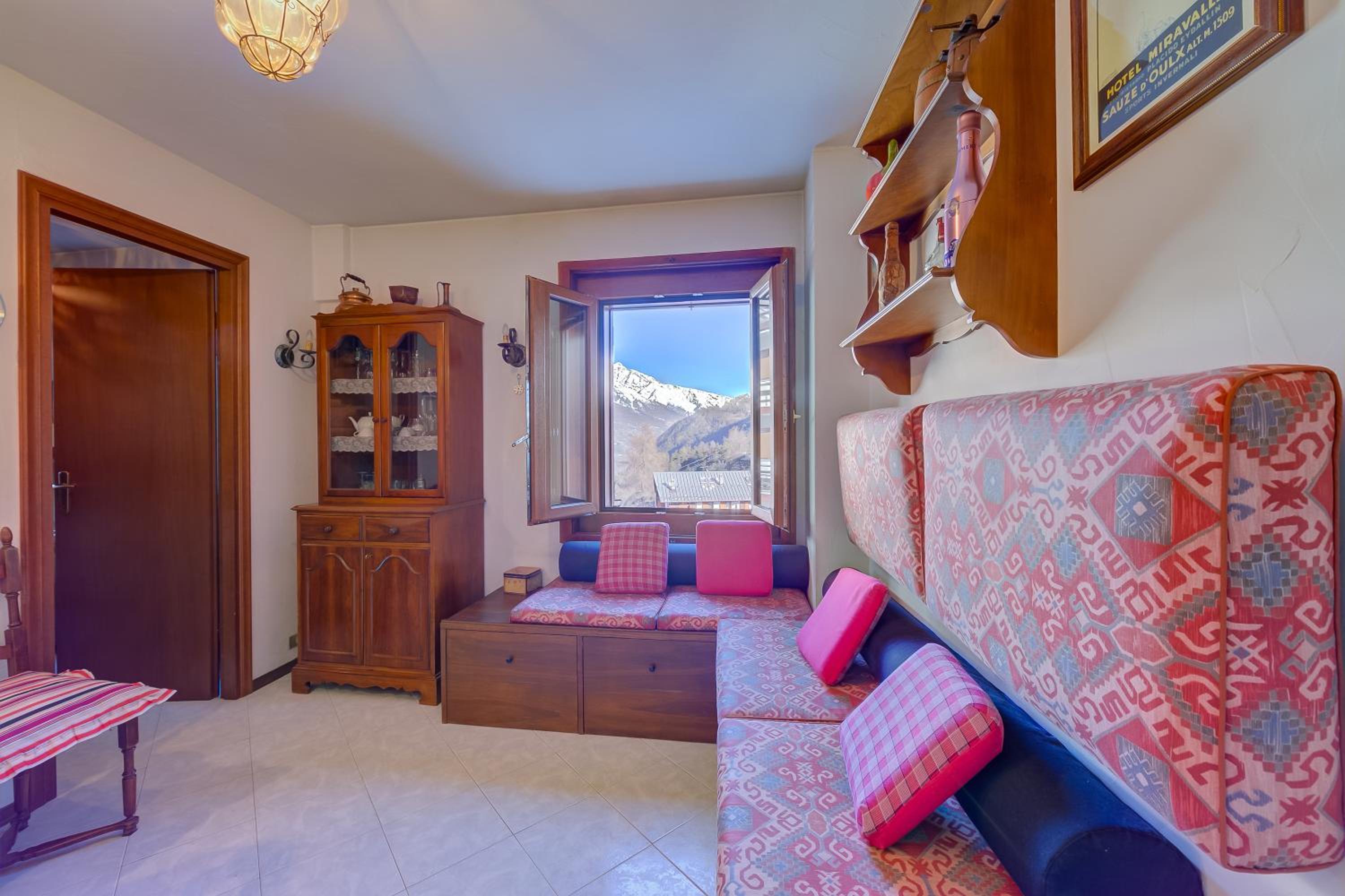 Apartment with Mountain View photo 2