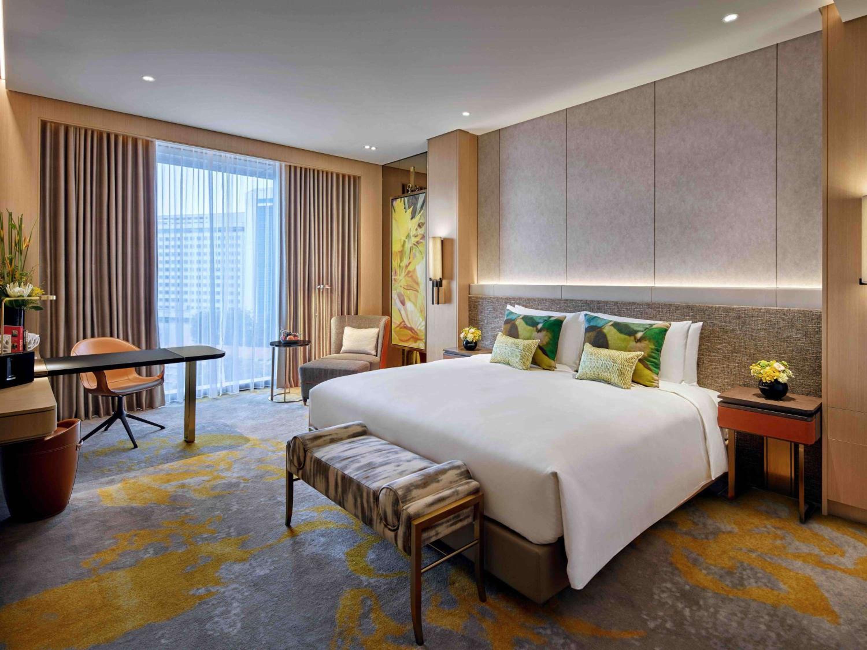LUXURY CLUB ROOM, Club Millésime Access, 1 King Bed, Heritage or Pool View, High Floor