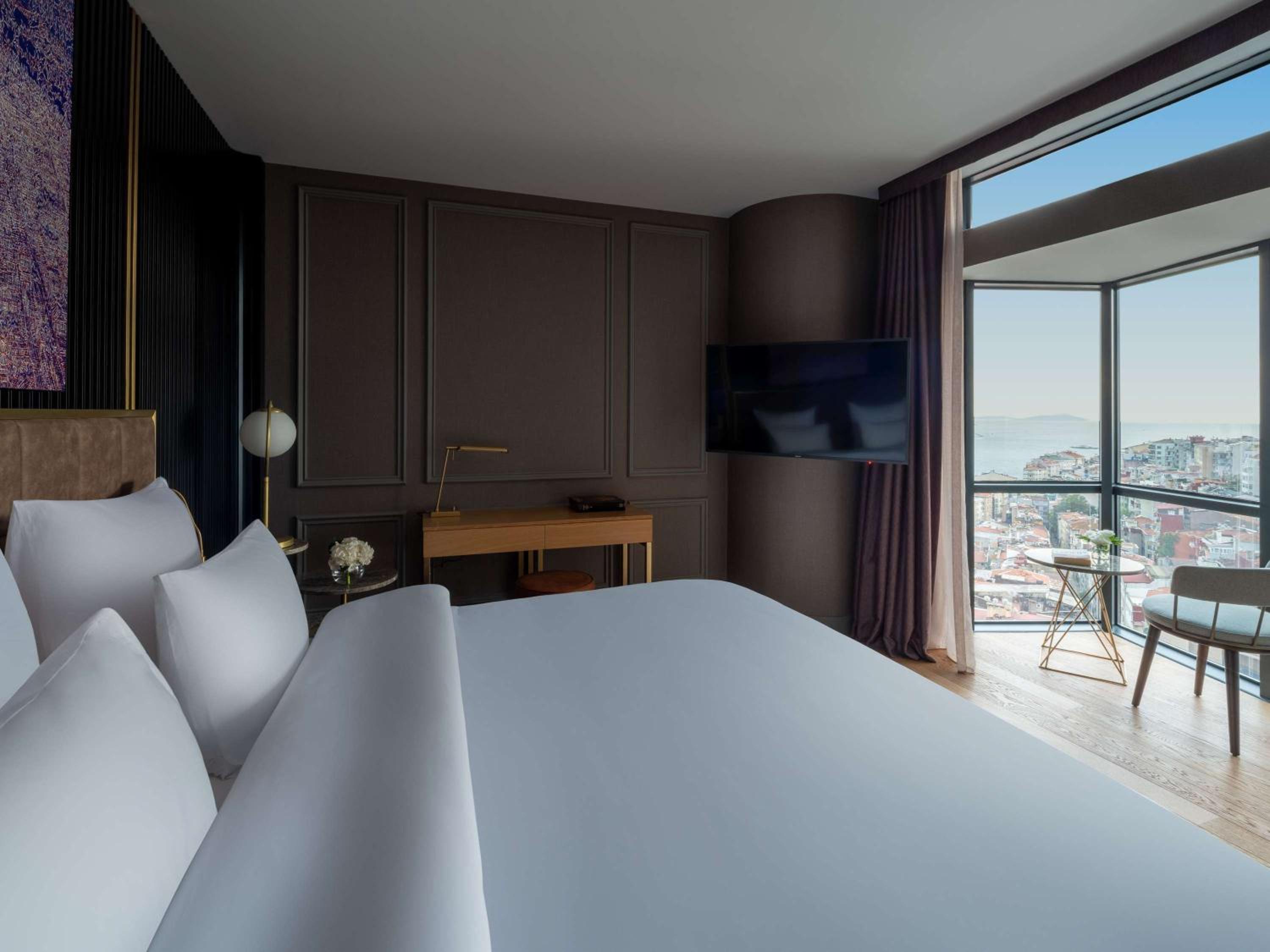 Prestige King Suite with Bosphorus View
