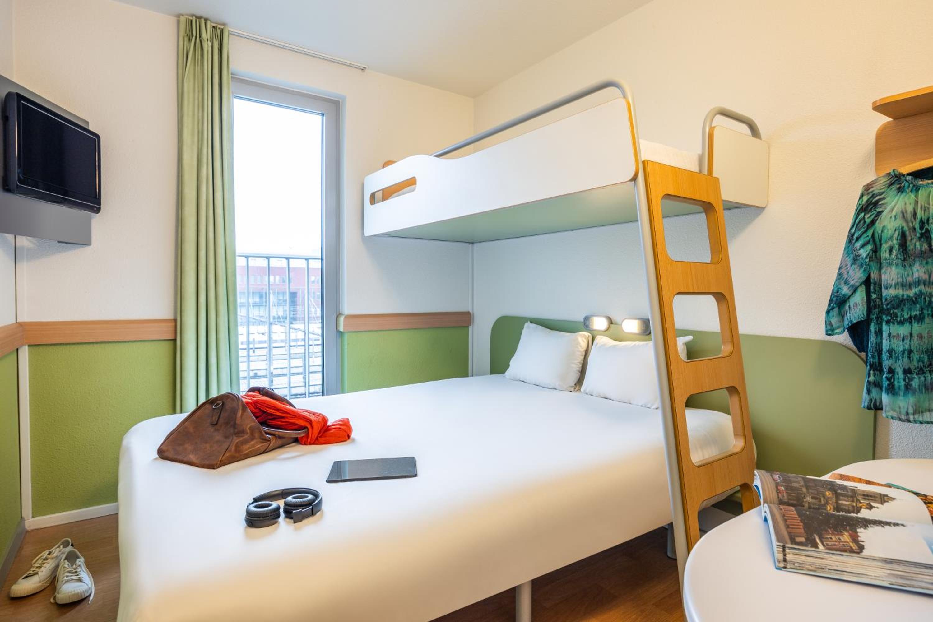 Standard Triple Room thumbnail 5