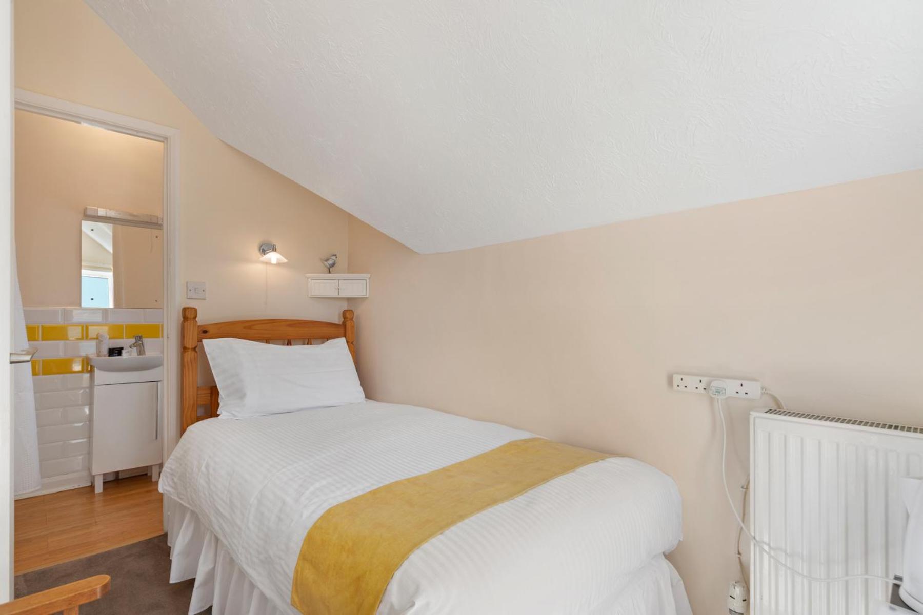 Standard Single Room With Shower