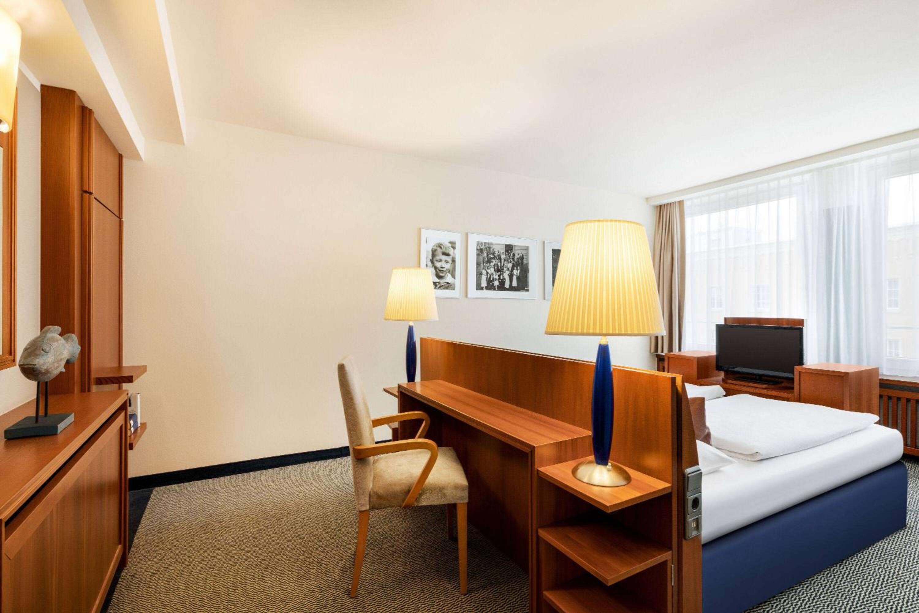 Suite - Photo 1