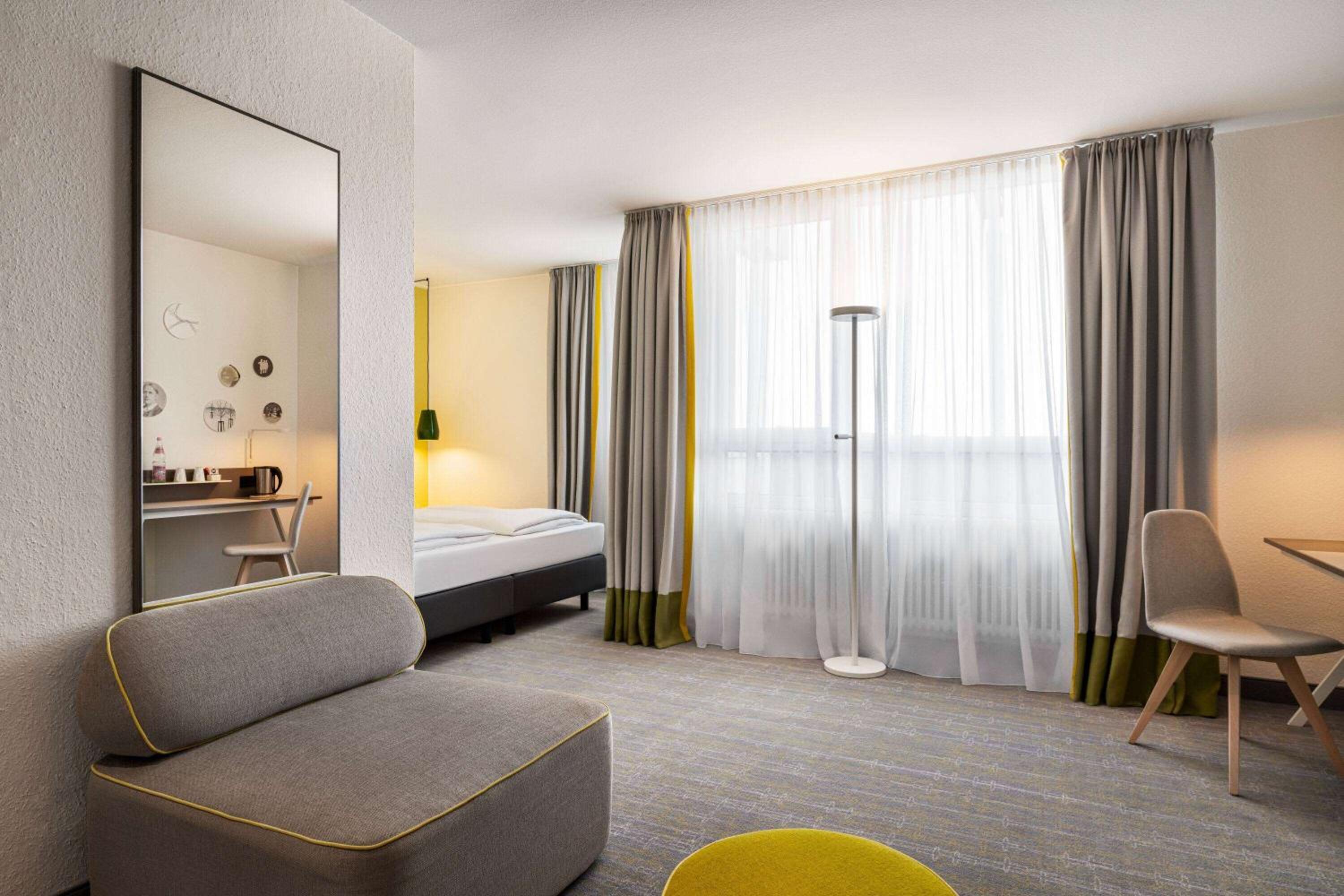 Lounge Plus Room - Photo 1