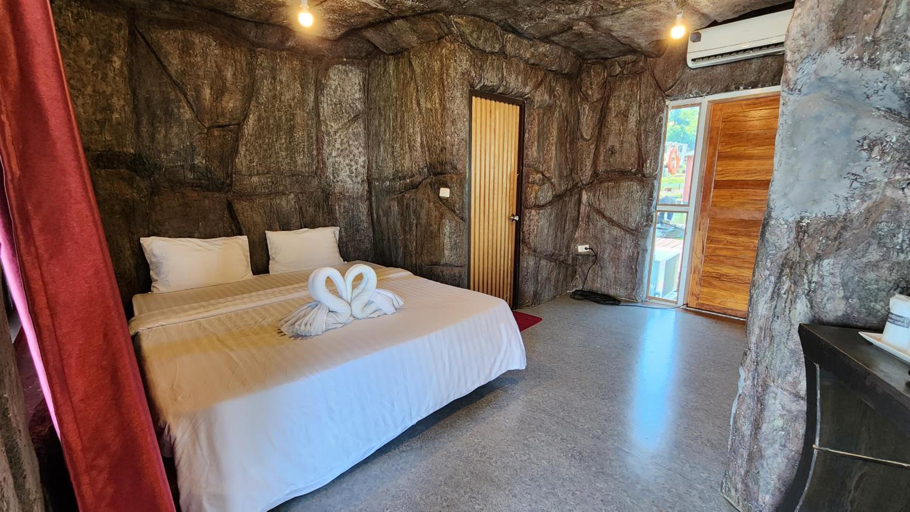 Double Room with Lake View - Photo 1