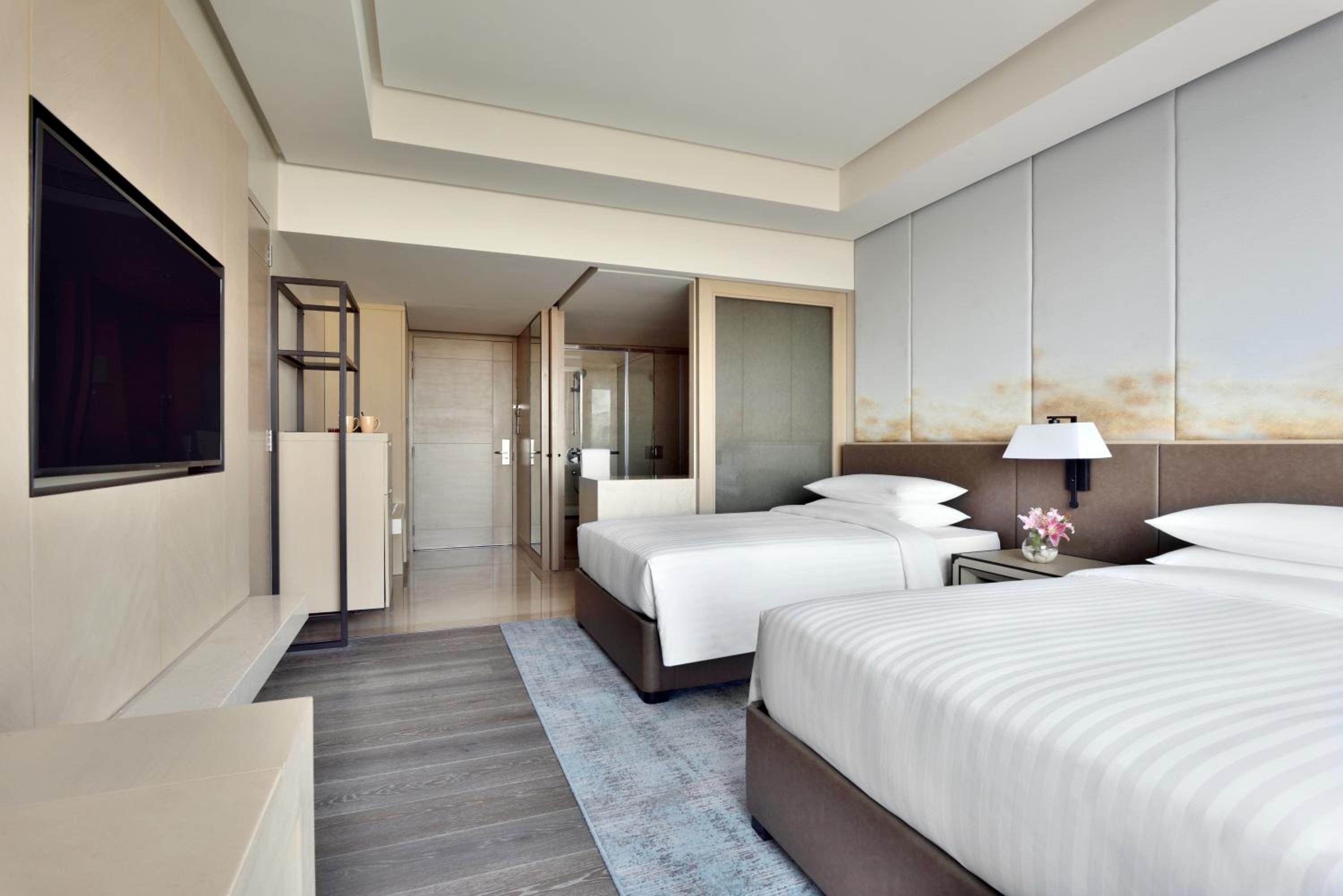 Club Twin, Club Lounge Access, Guest room, 2 Twin/Single Beds - INR 1000 F&B Credit, 1+1 on Selected Beverages (Happy Hours 17:00 -19:00 Hrs) photo 3