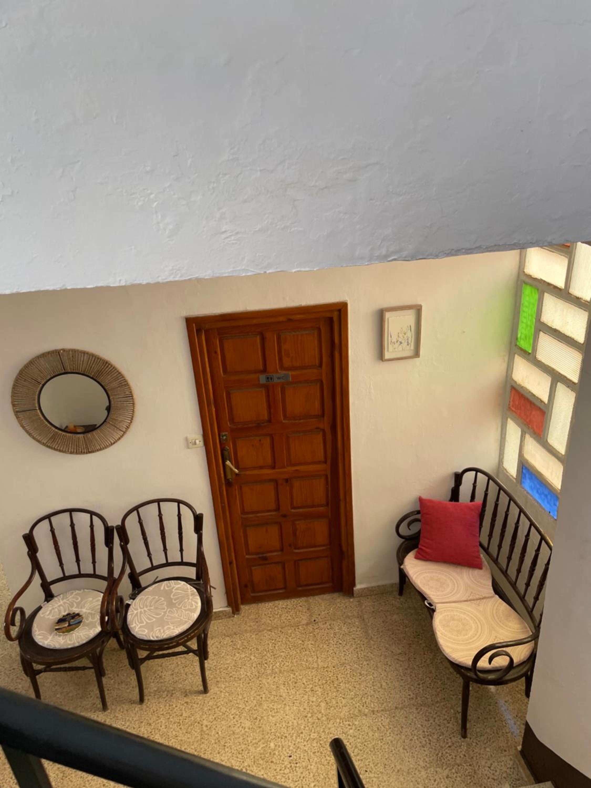 Six-Bedroom House photo 3