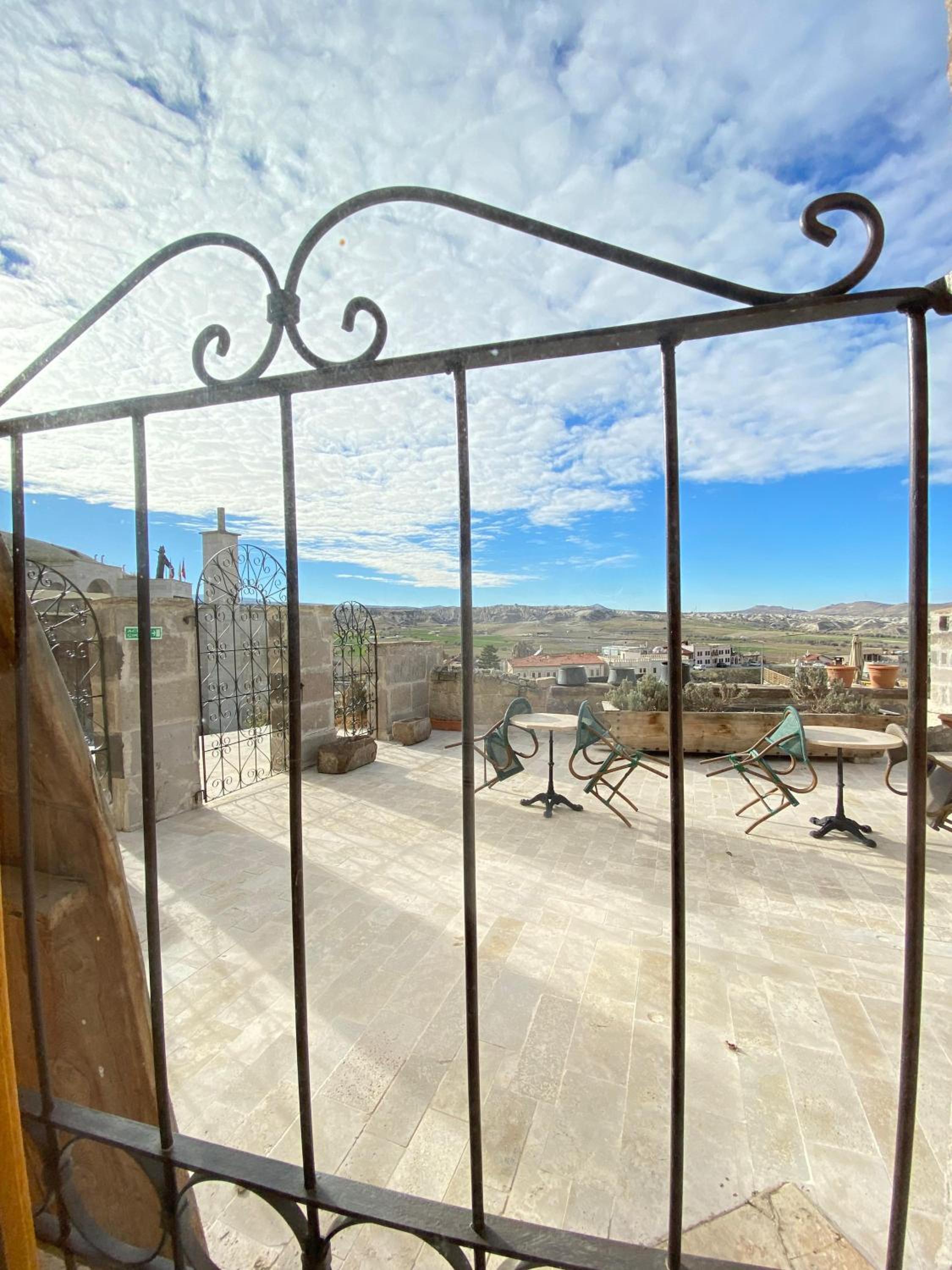 Superior Double or Twin Room with Mountain View - Photo 9