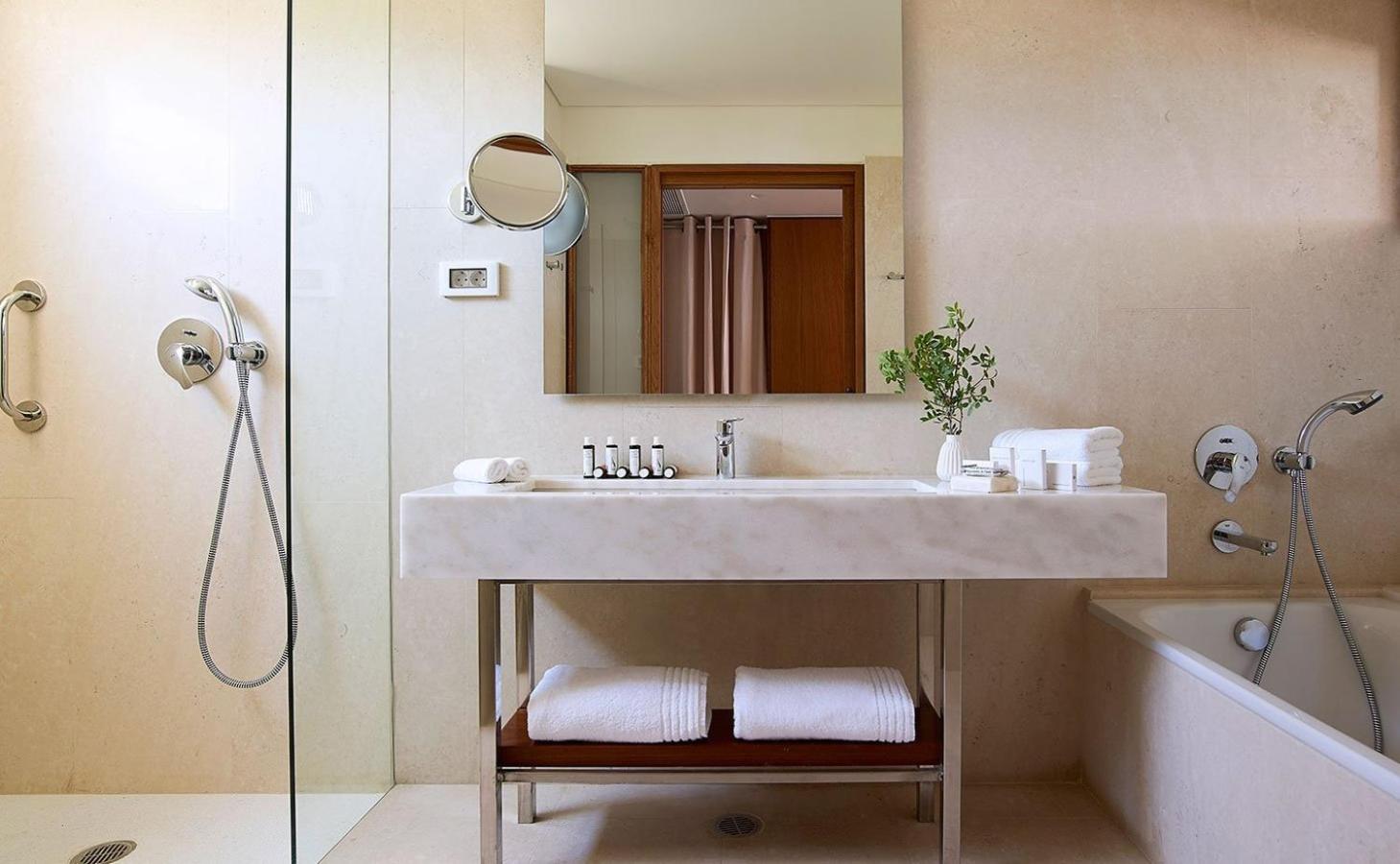 Club Deluxe Suite - Seafront