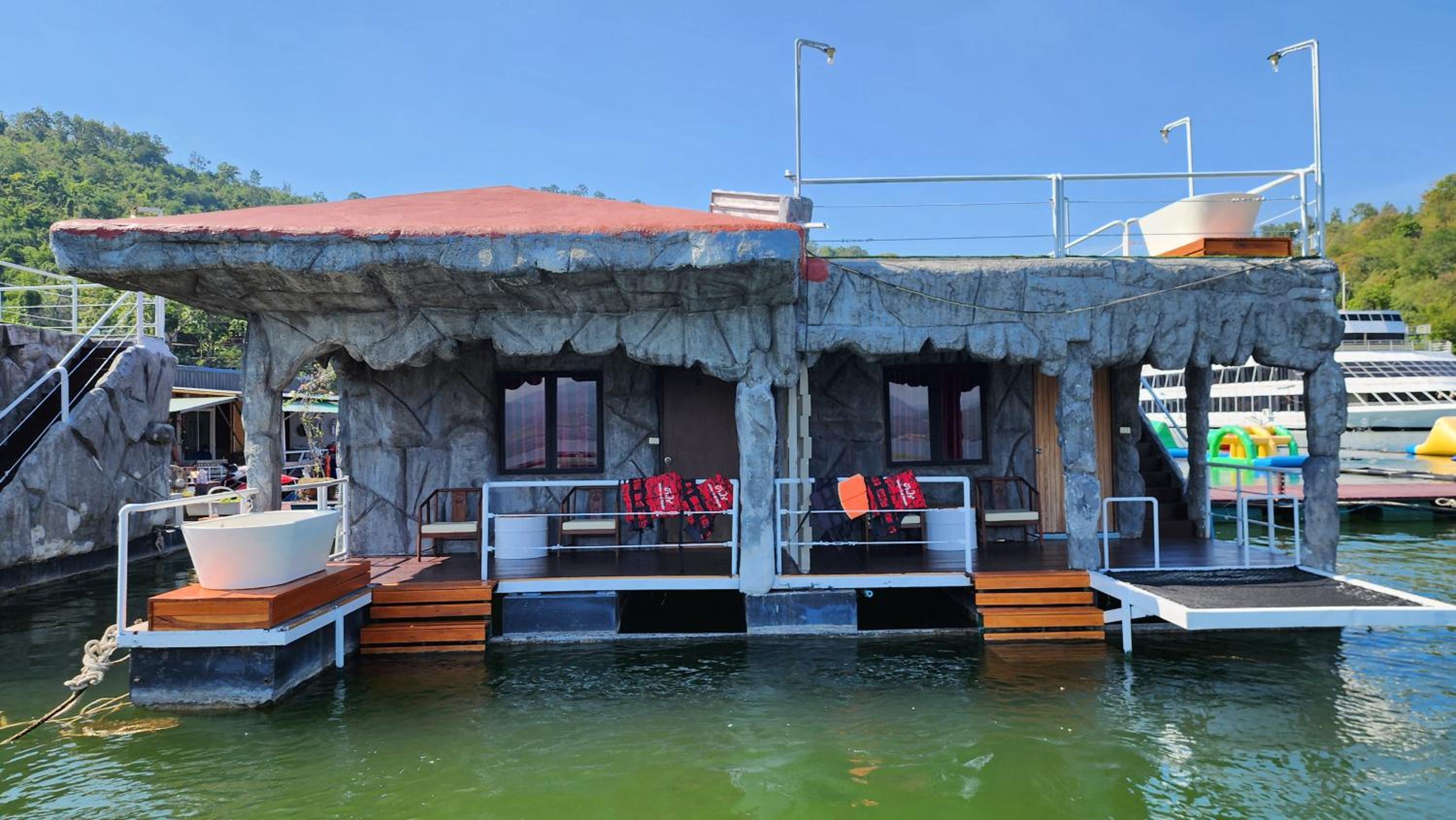 King Room with Lake View - Photo 11