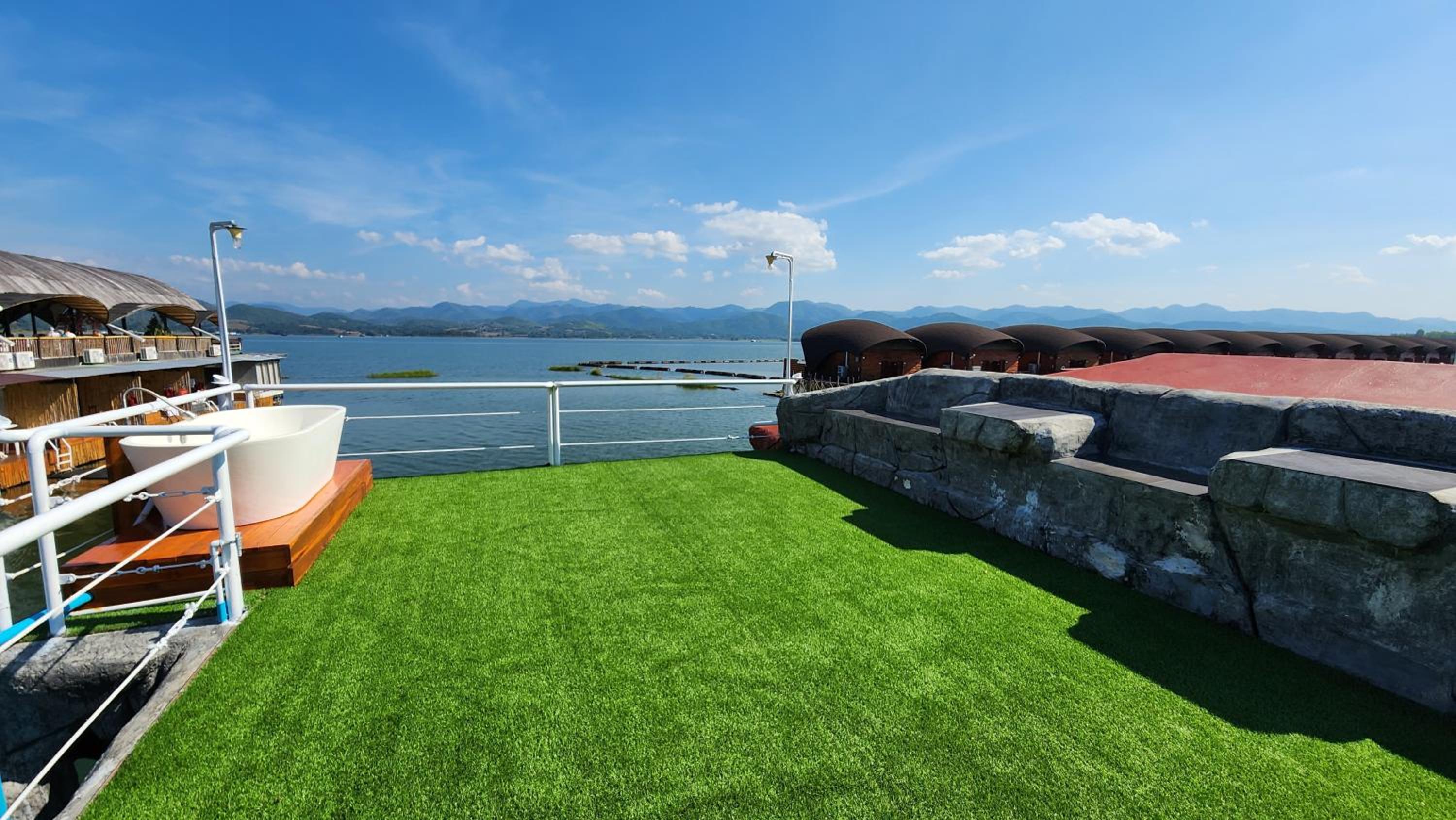 Double Room with Lake View - Photo 7