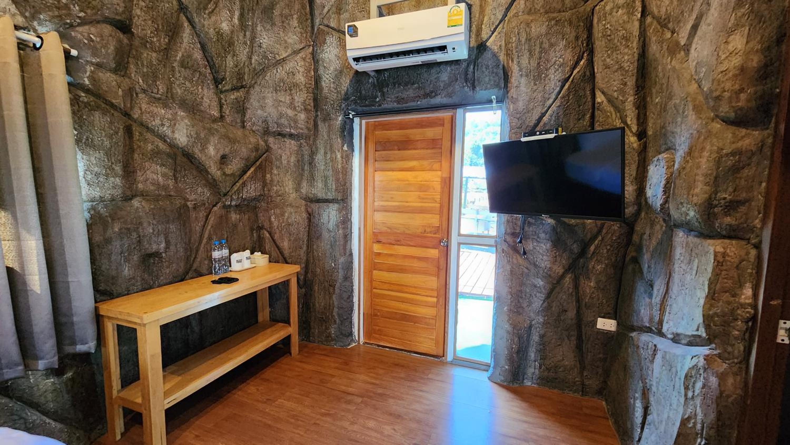 King Room with Lake View - Photo 1