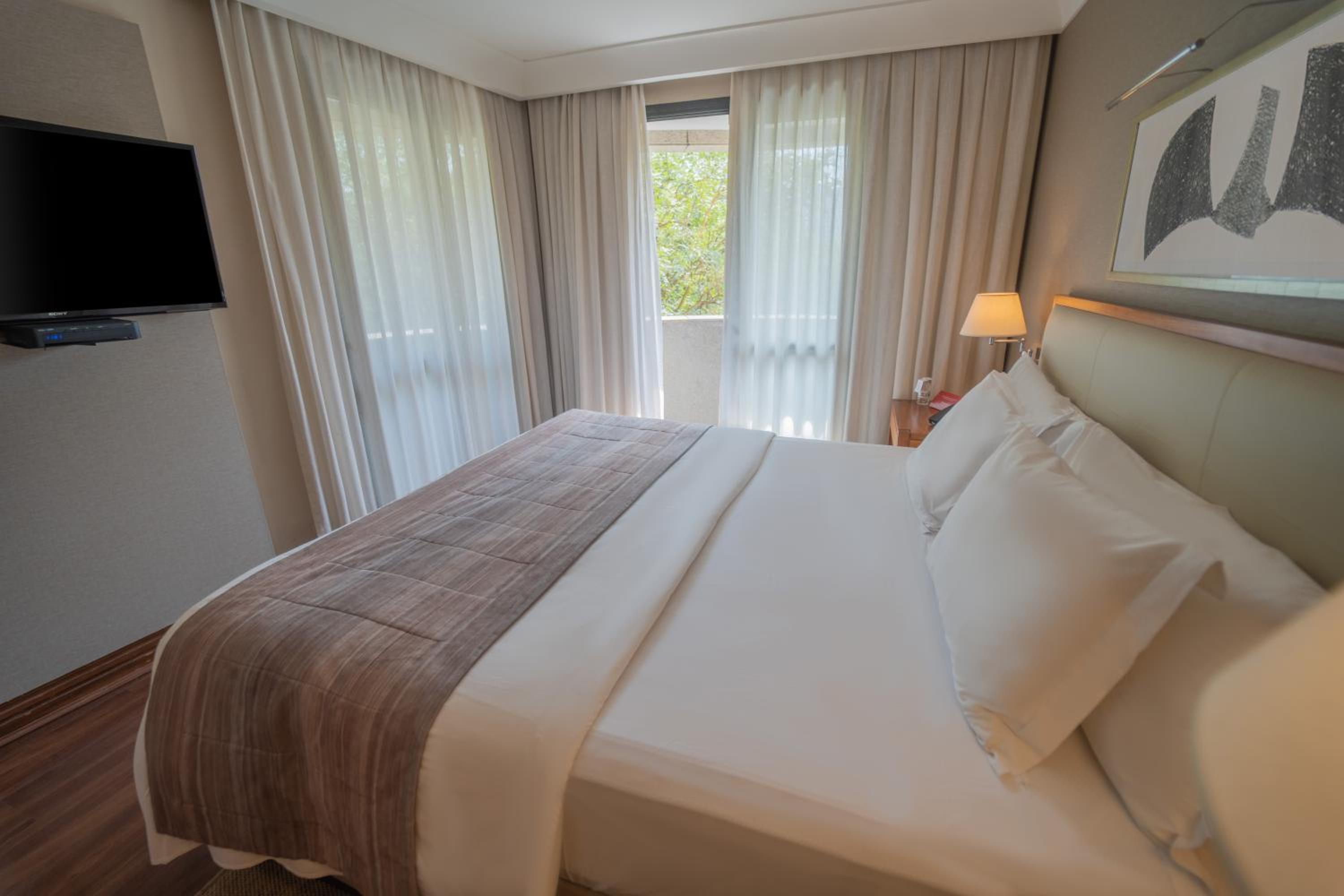 Two-Bedroom Suite thumbnail 5