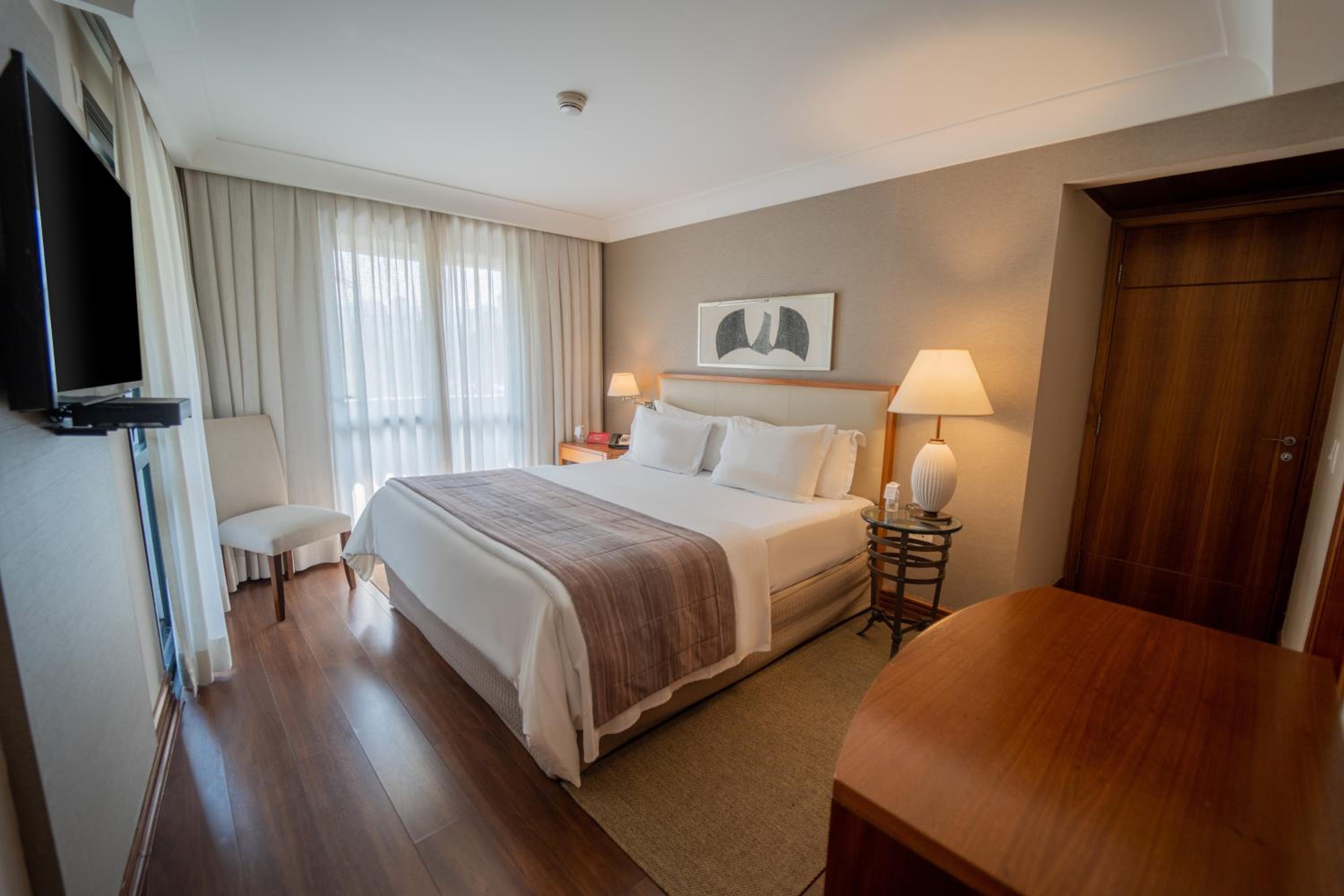 Two-Bedroom Suite thumbnail 6