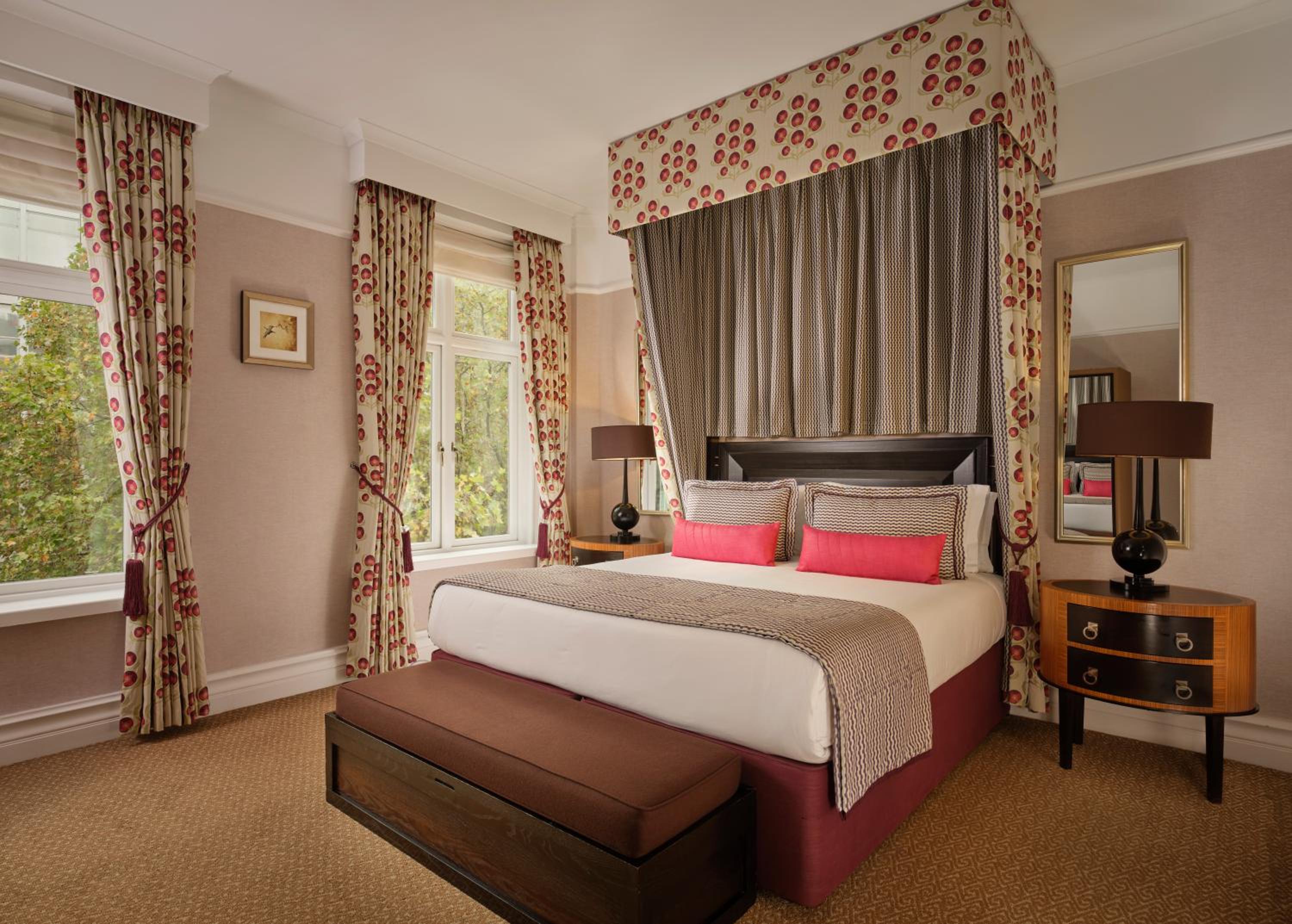 Suite, 1 King, Sofa bed photo 1