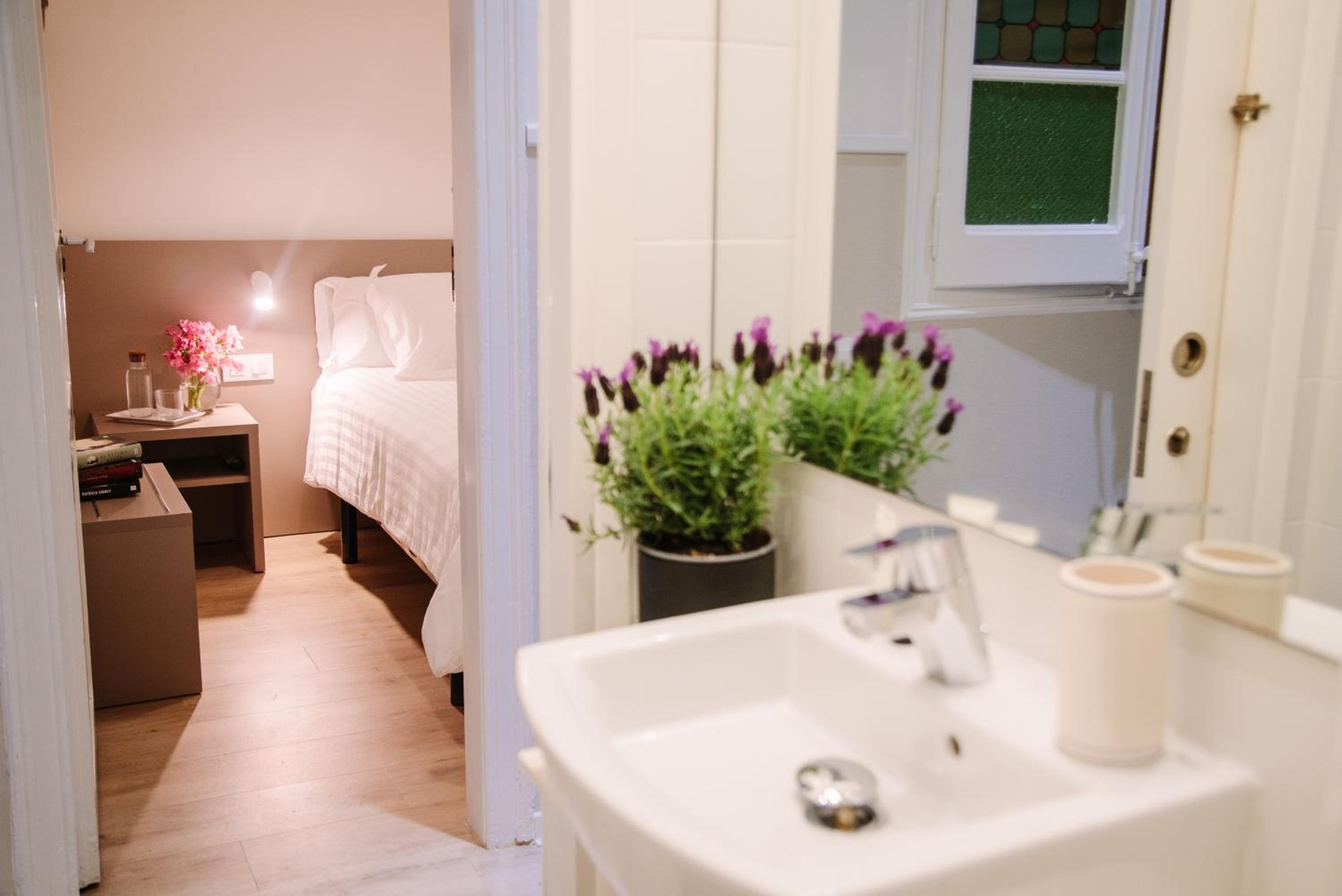 Economy Single Room with Shared Bathroom photo 3