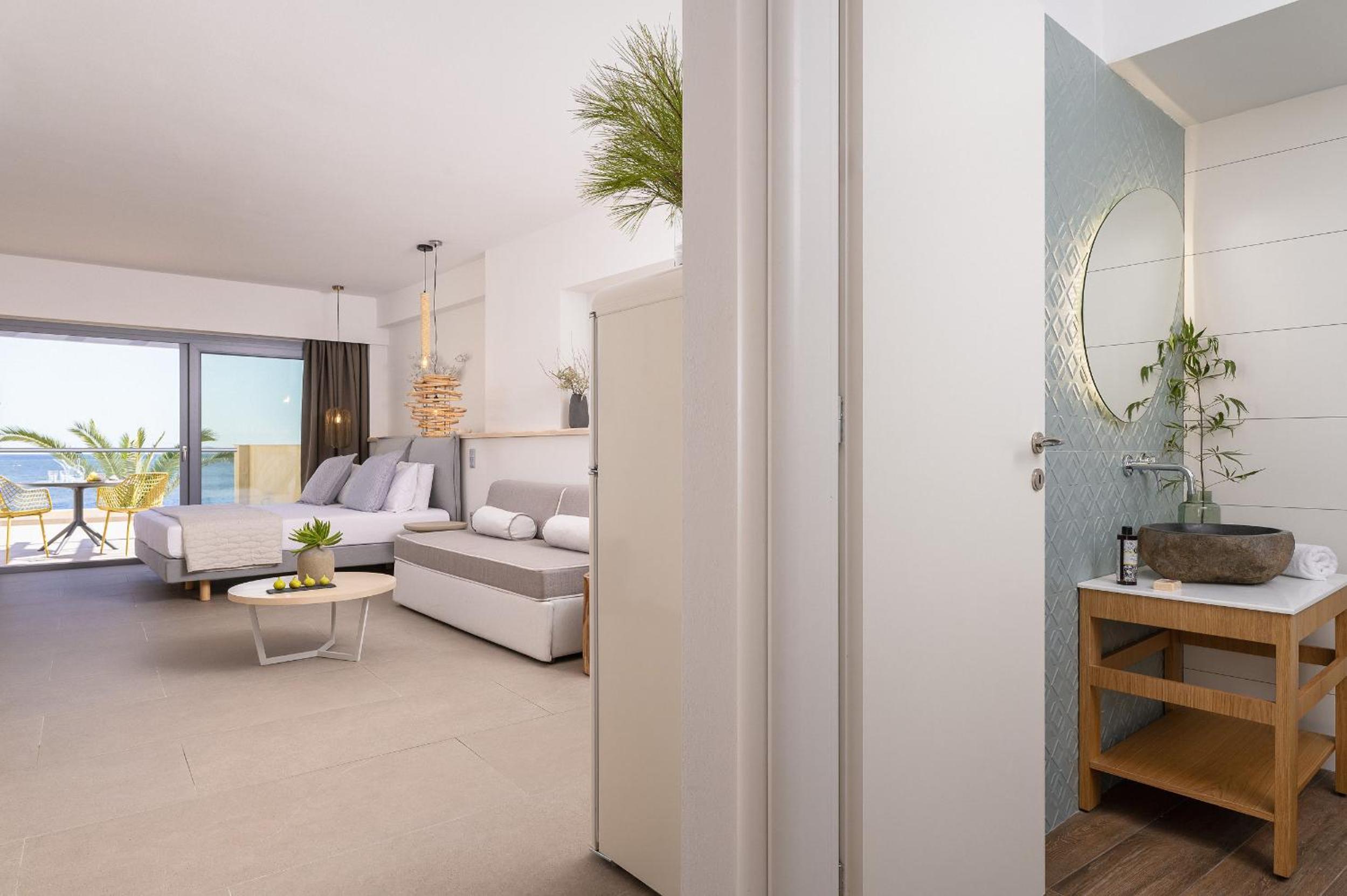 Deluxe Suite with Sea View photo 1
