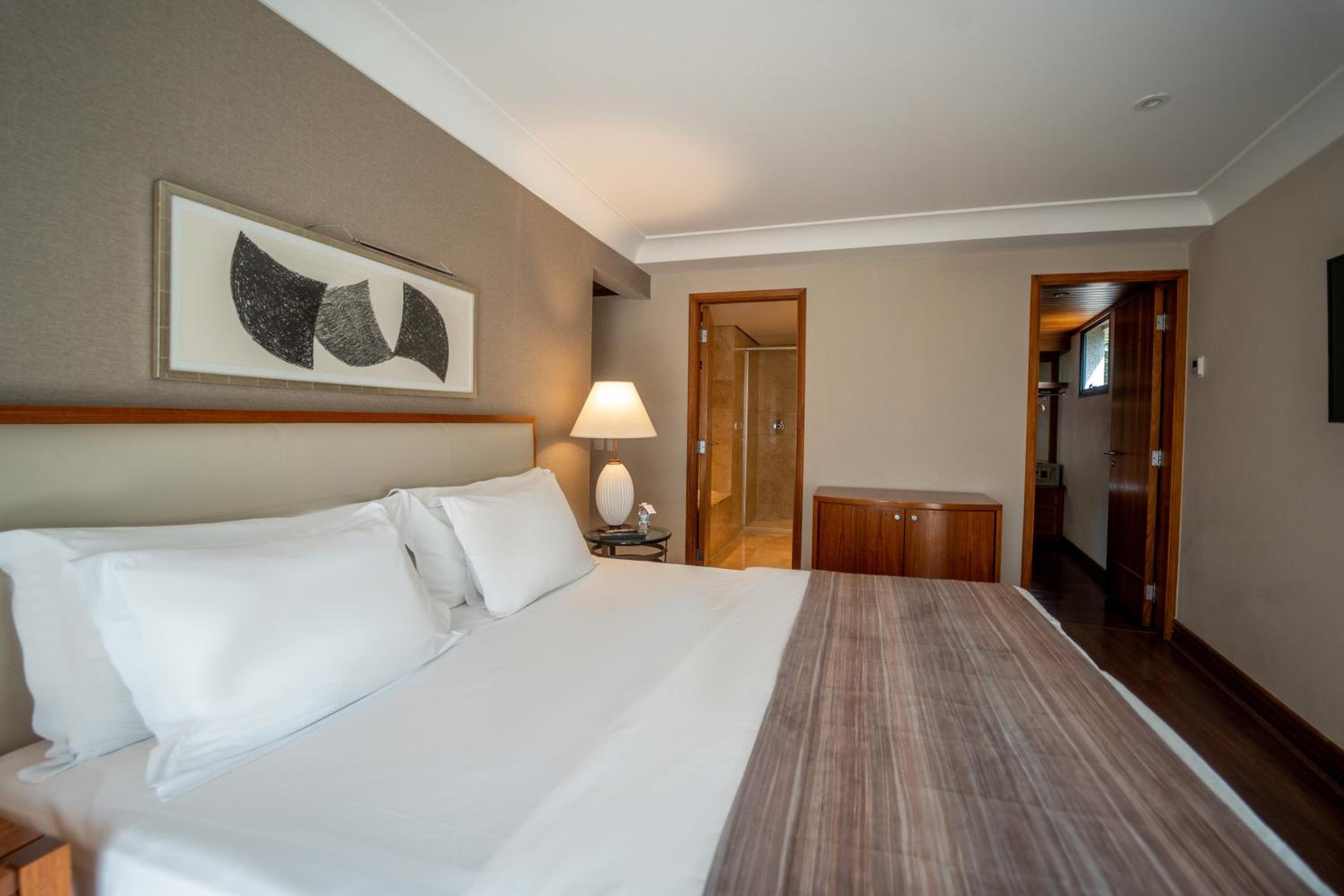Two-Bedroom Suite thumbnail 5