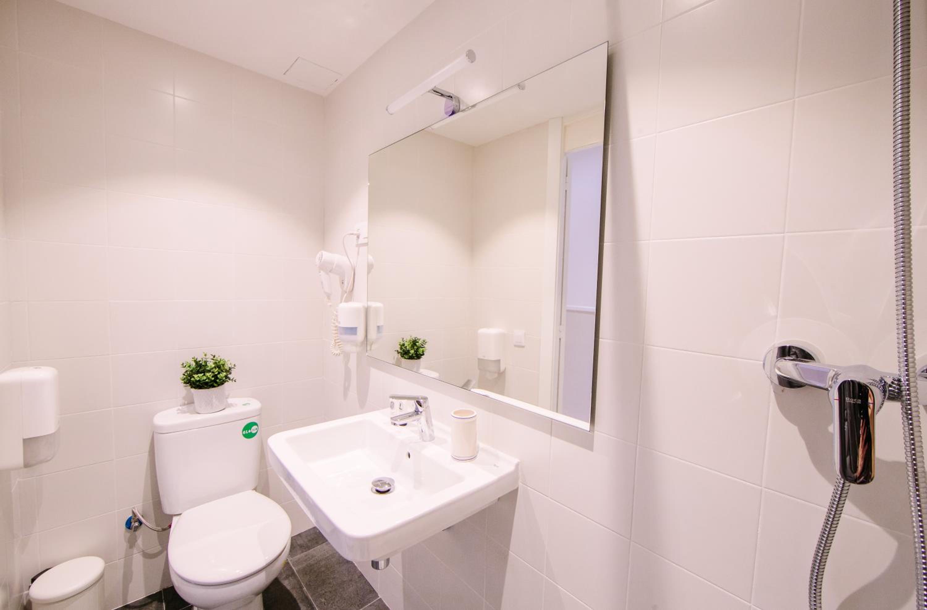 Economy Double Room with Shared Bathroom photo 2