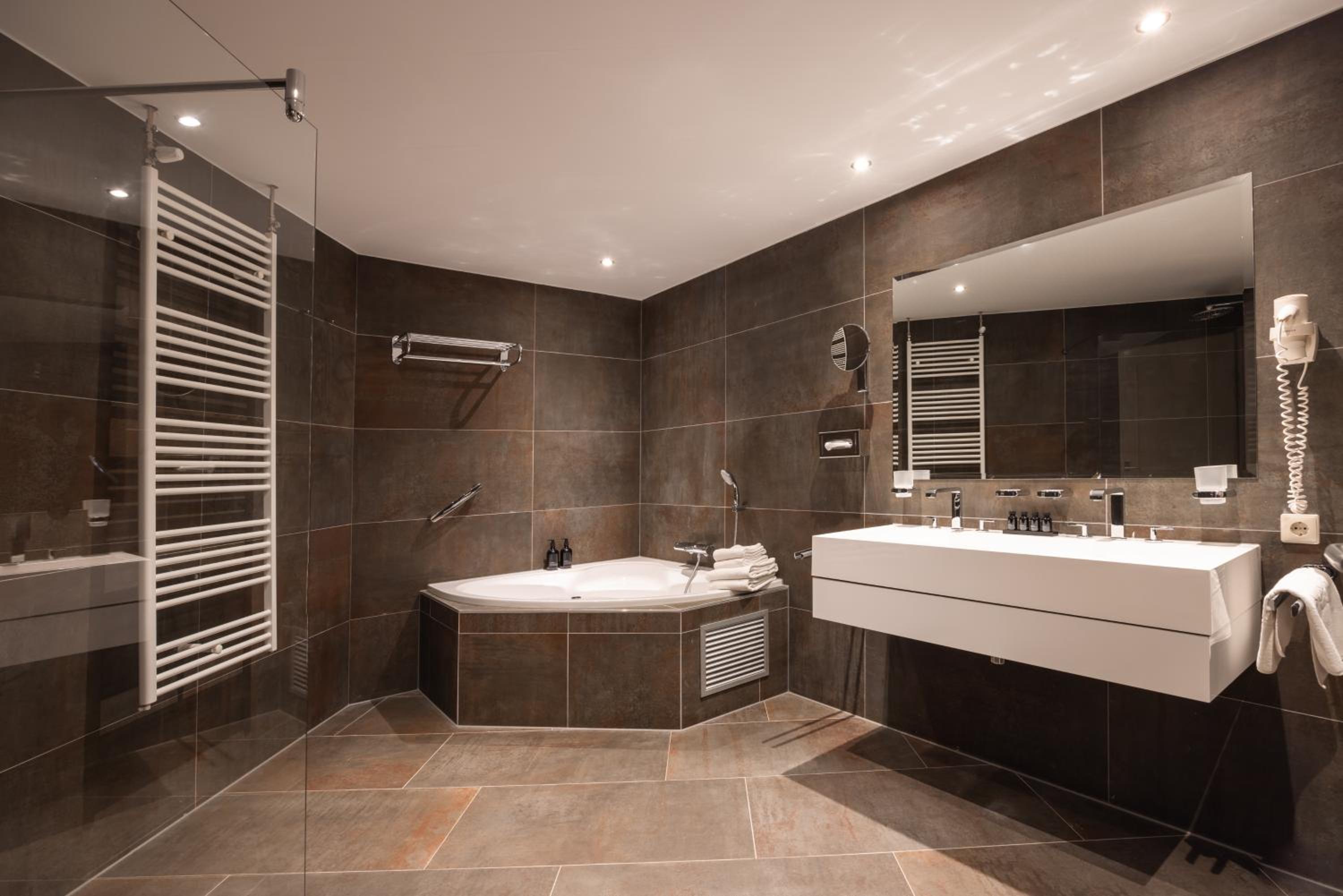 Suite - Photo 5