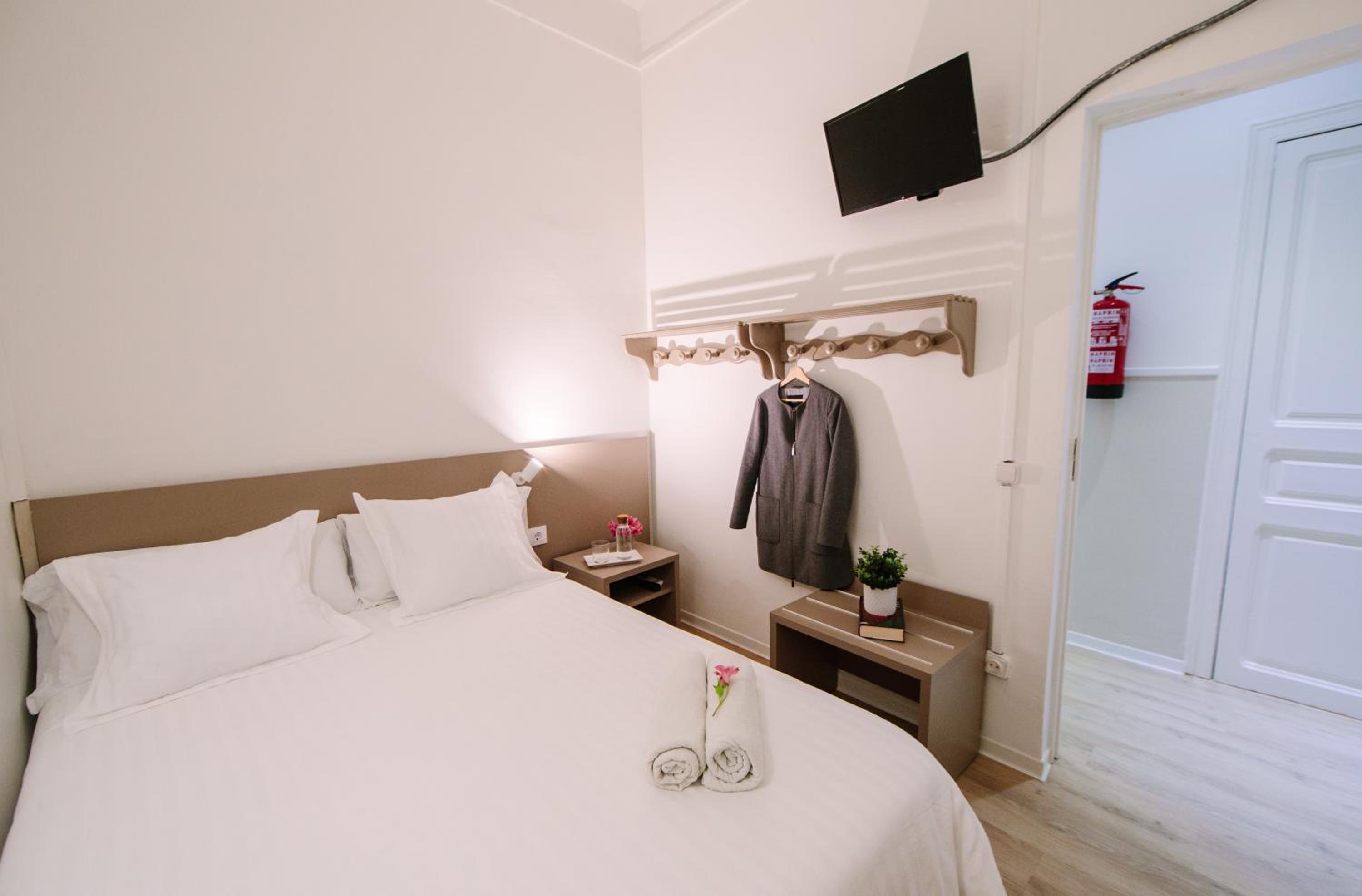 Habitación Doble Económica con Baño Compartido