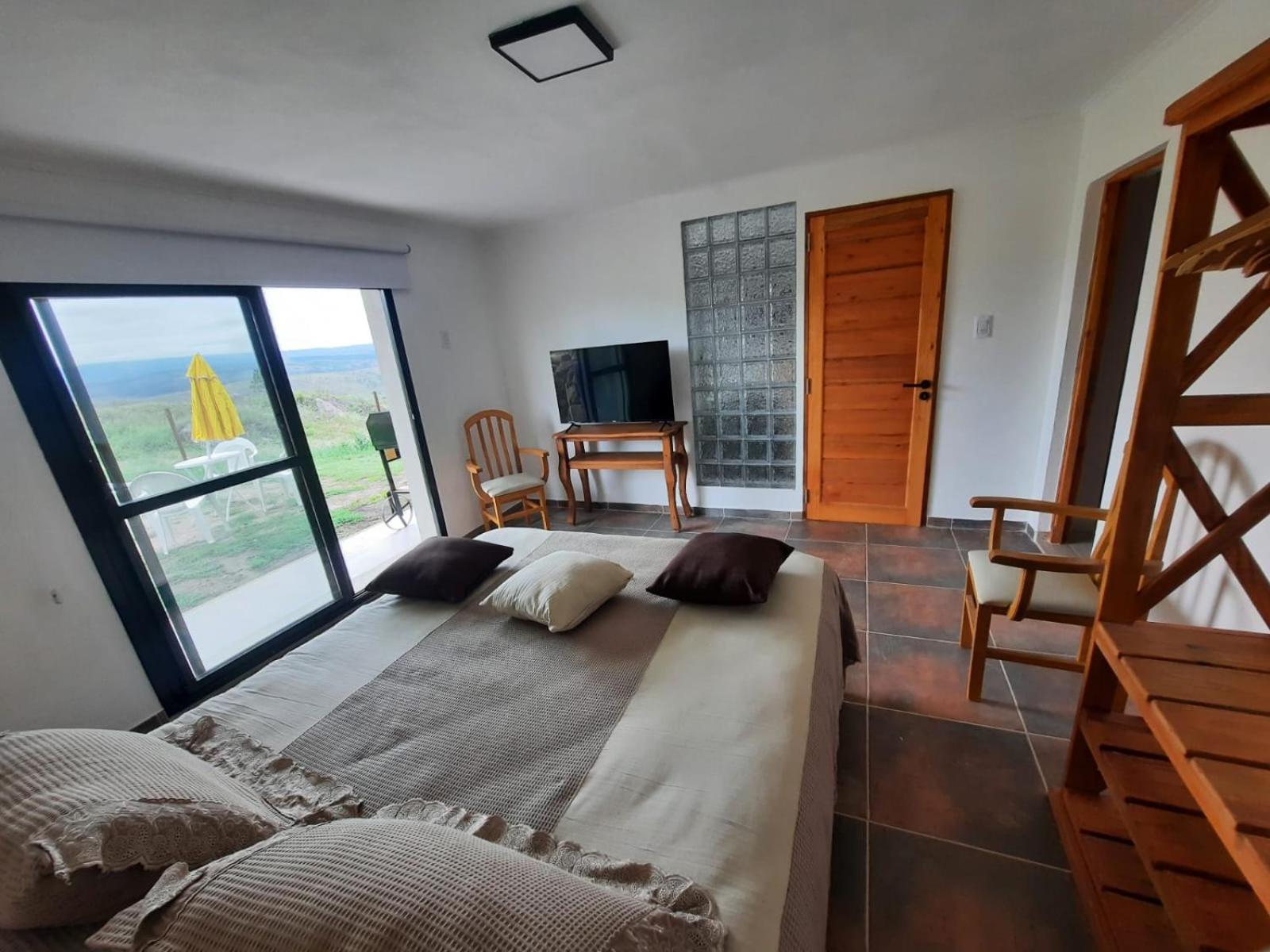 One-Bedroom Apartment photo 1