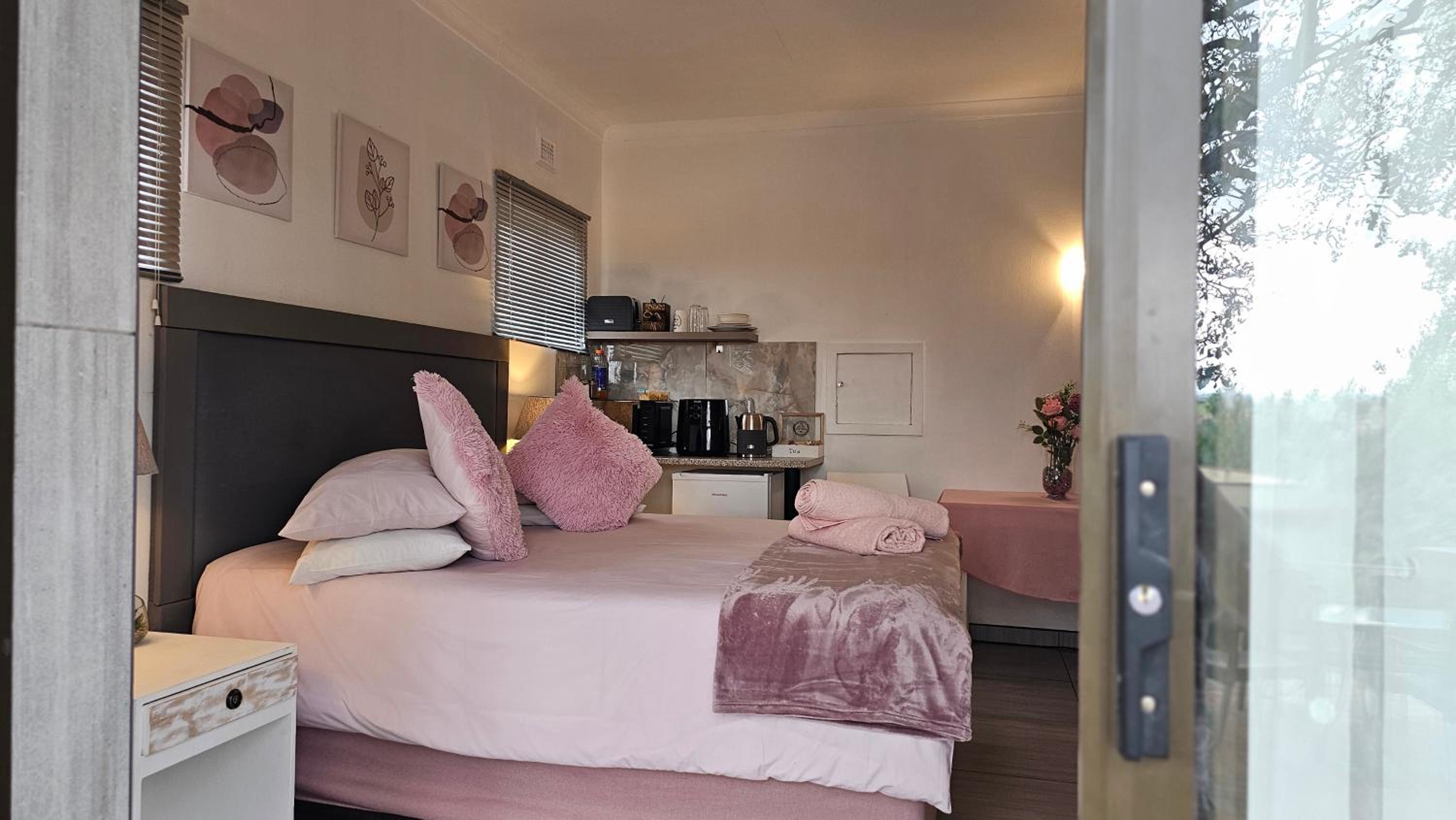 Deluxe Queen Room photo 1