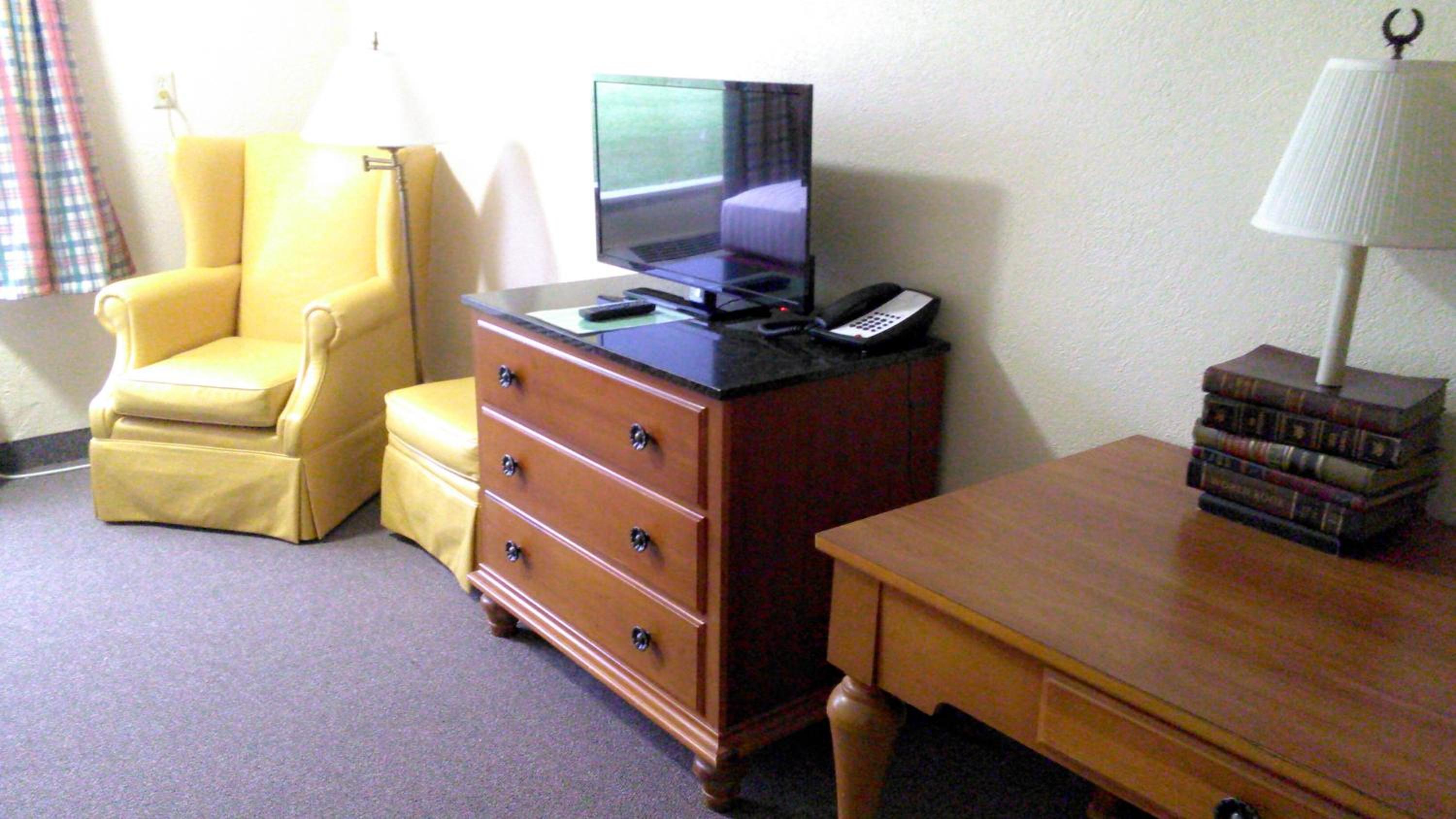 King Room - Non-Smoking - Photo 5