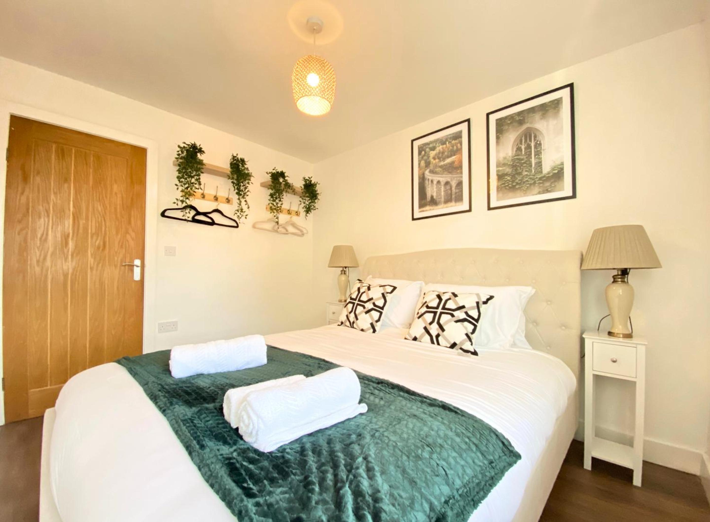 One-Bedroom Apartment - Photo 2