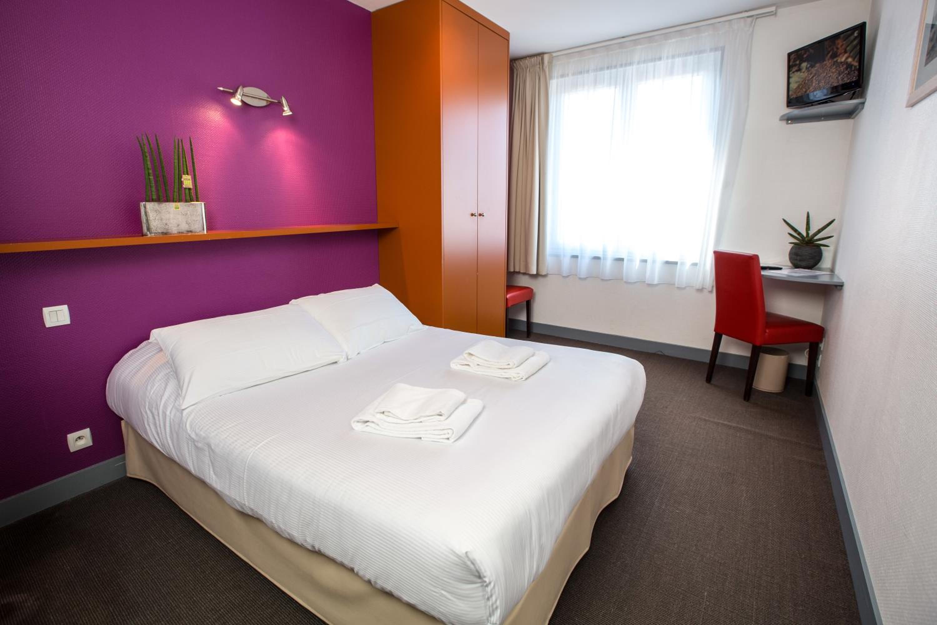 Standard Double Room with Courtyard View