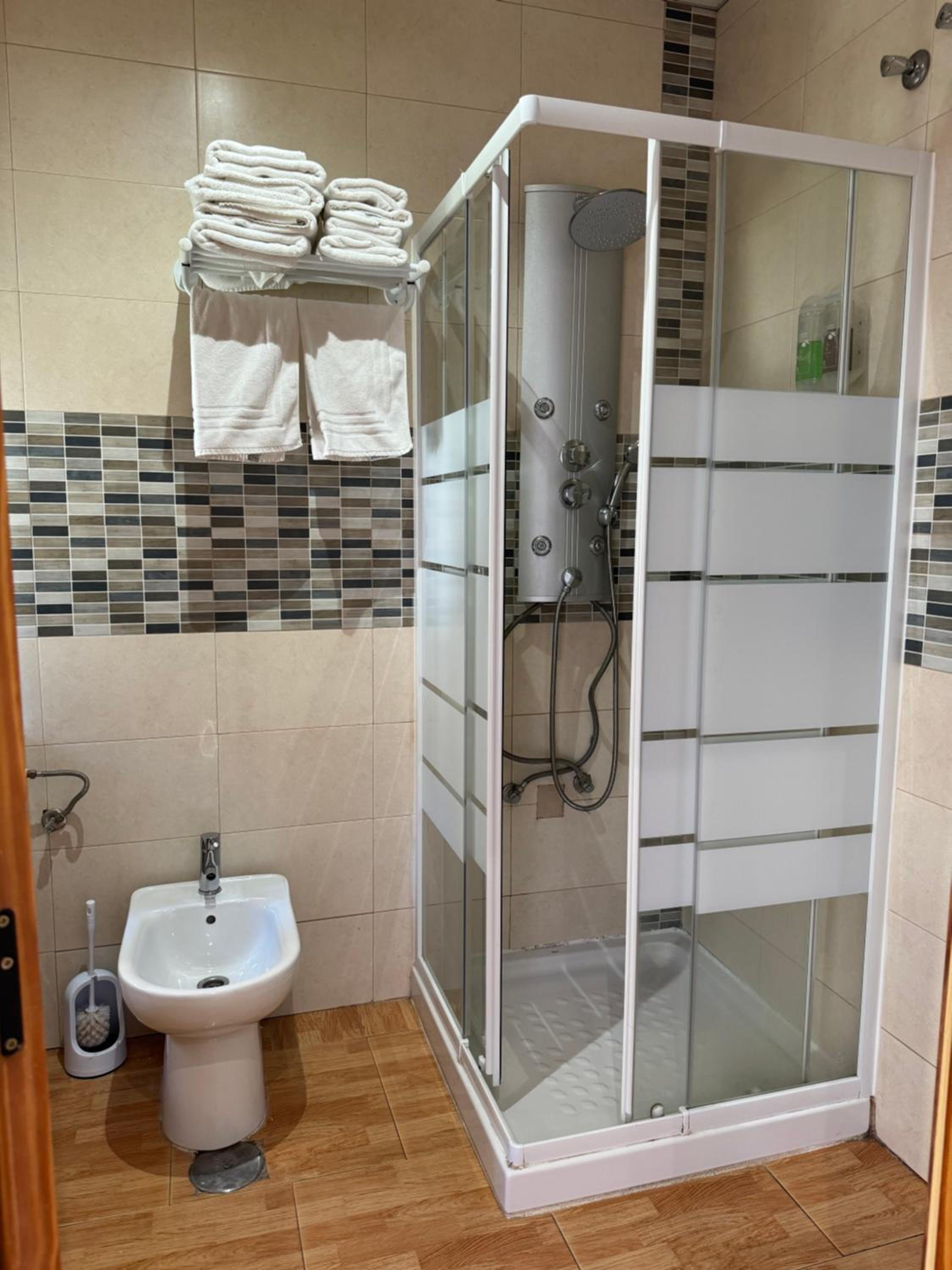 Family Room with Private Bathroom photo 3