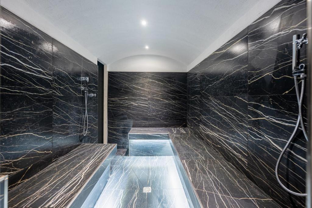 Villa with Private Pool - Photo 29
